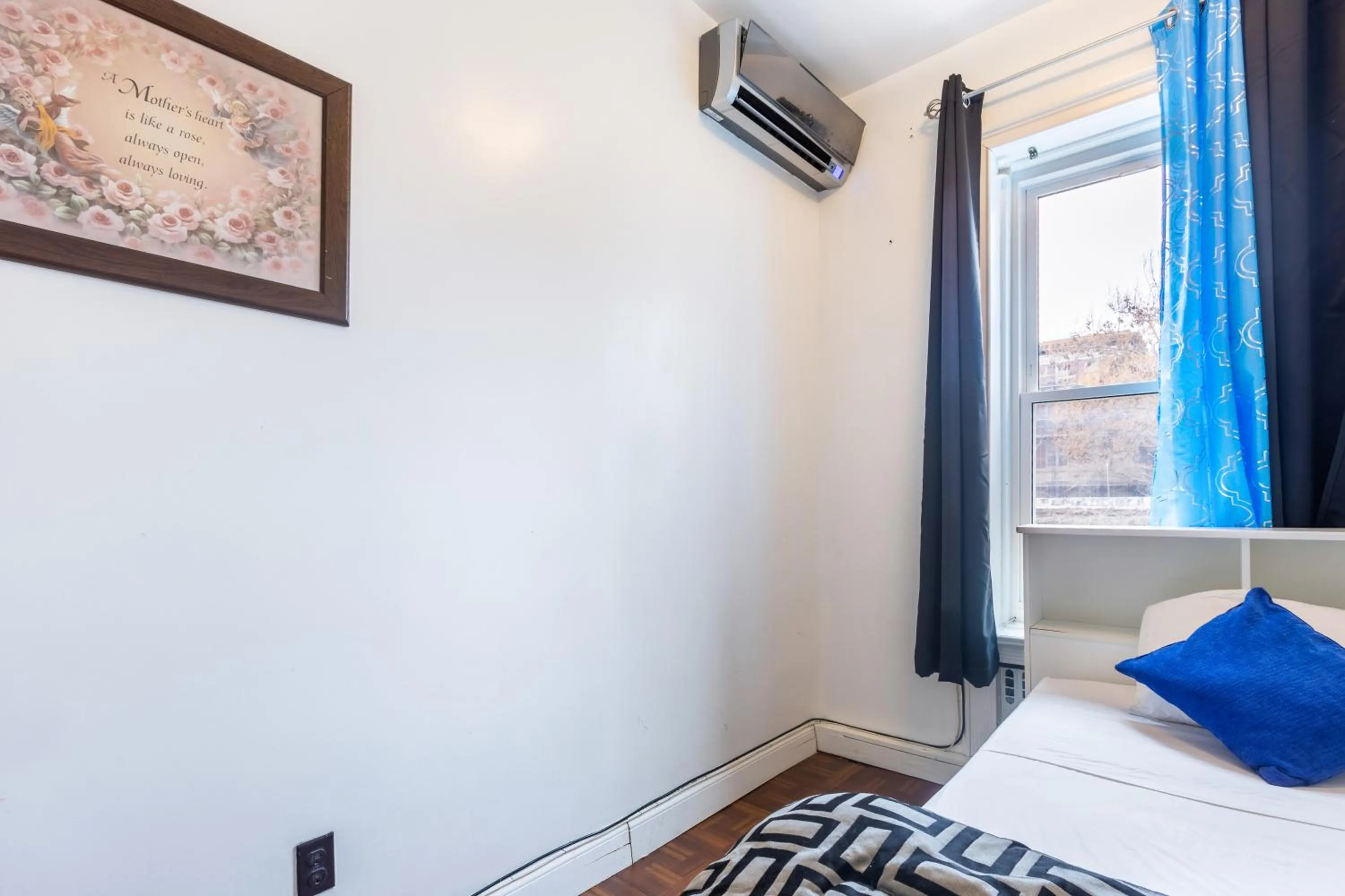 Bedroom, Bed in KLO Guest House