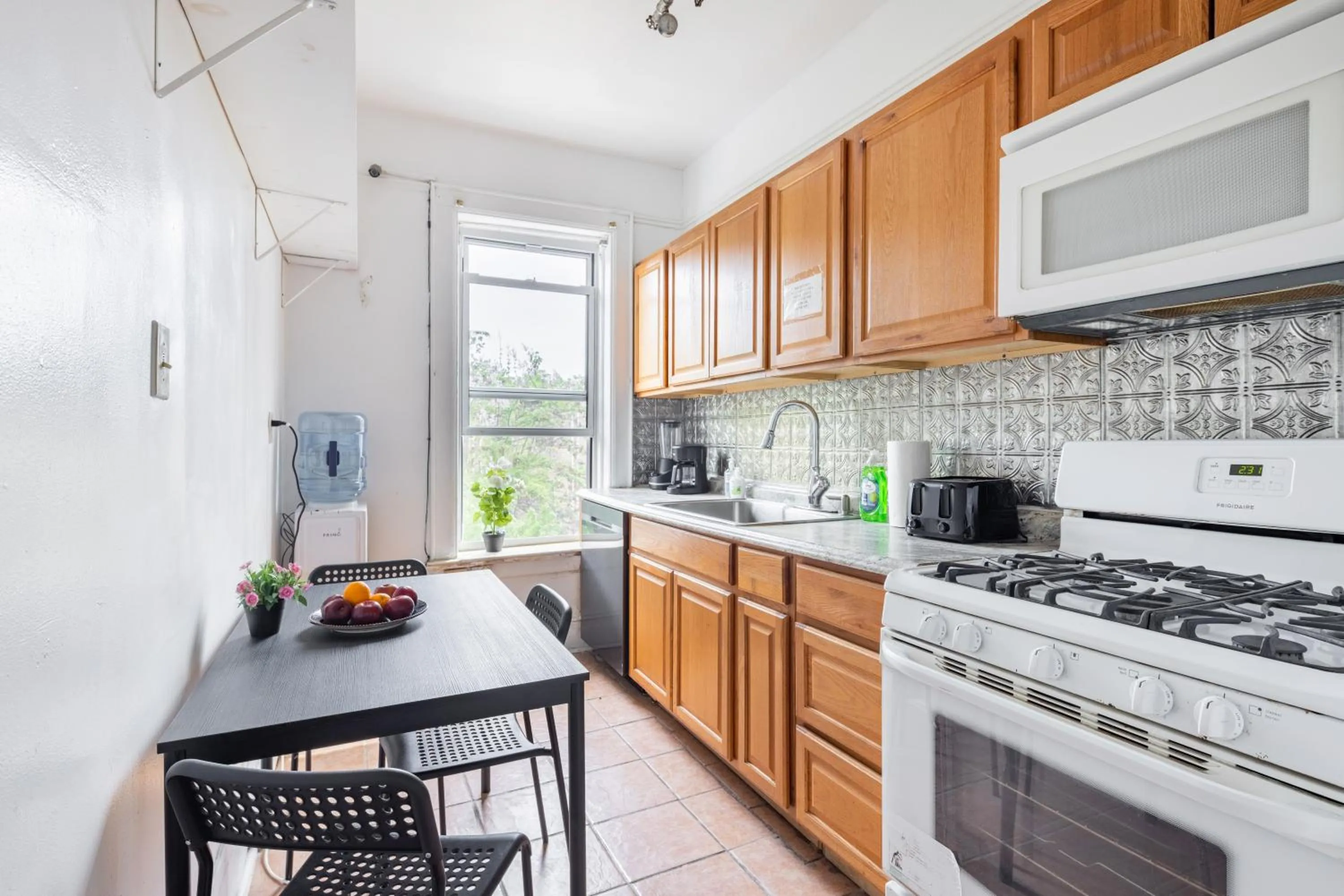 Kitchen or kitchenette in KLO Guest House