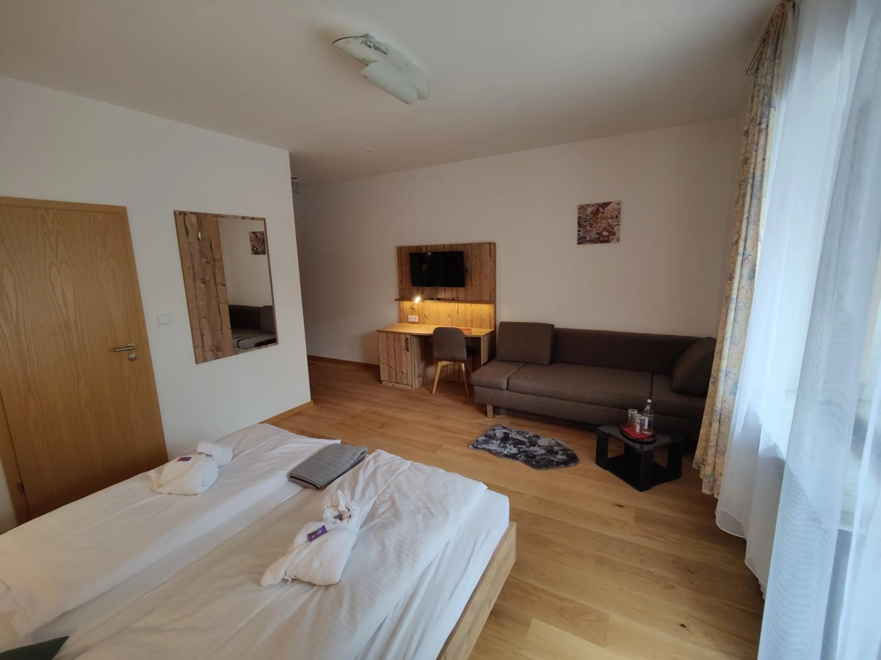 Living room, Bed in Ferien vom Ich, Bayerischer Wald, Hotel & Restaurant