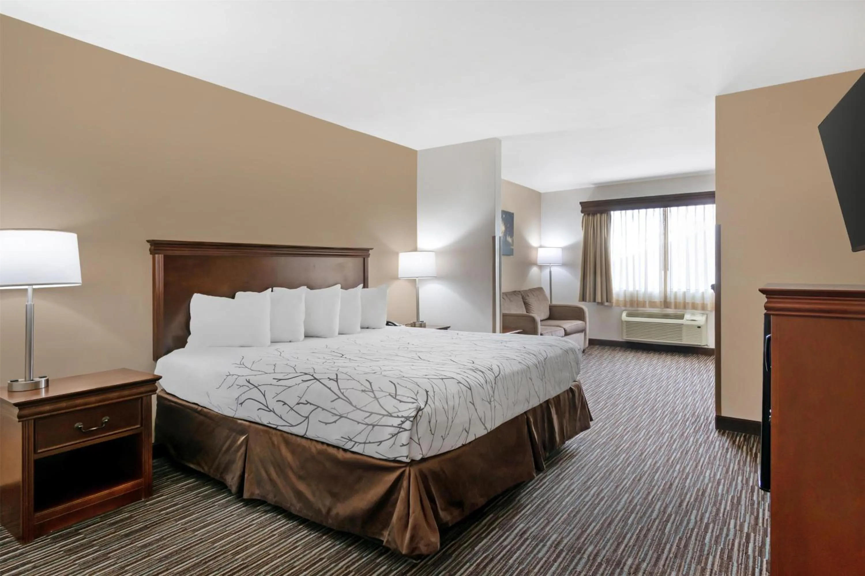 Photo of the whole room, Bed in Best Western Brookfield