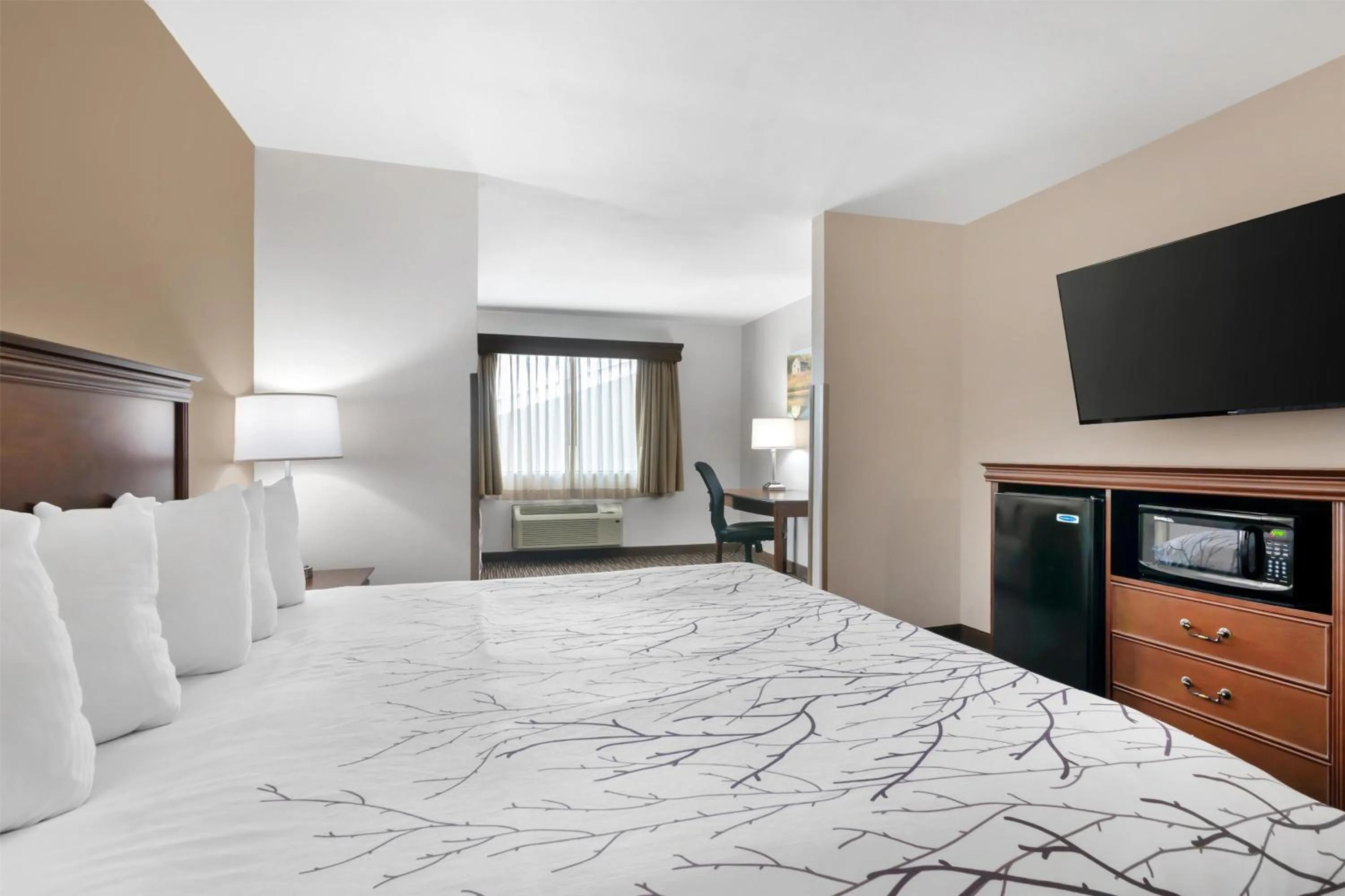 Photo of the whole room, Bed in Best Western Brookfield