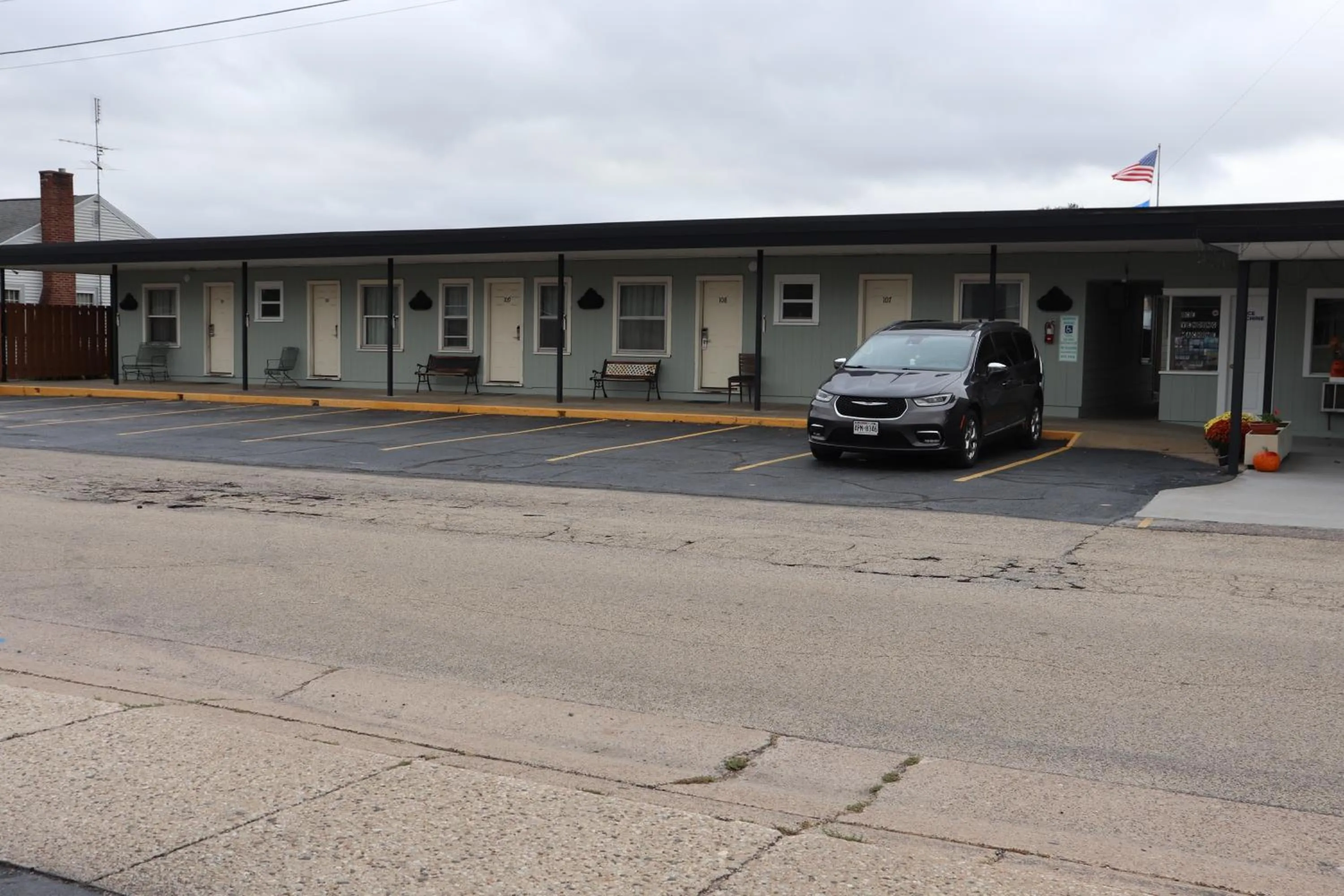 Property building in Best Nights Inn - Sparta