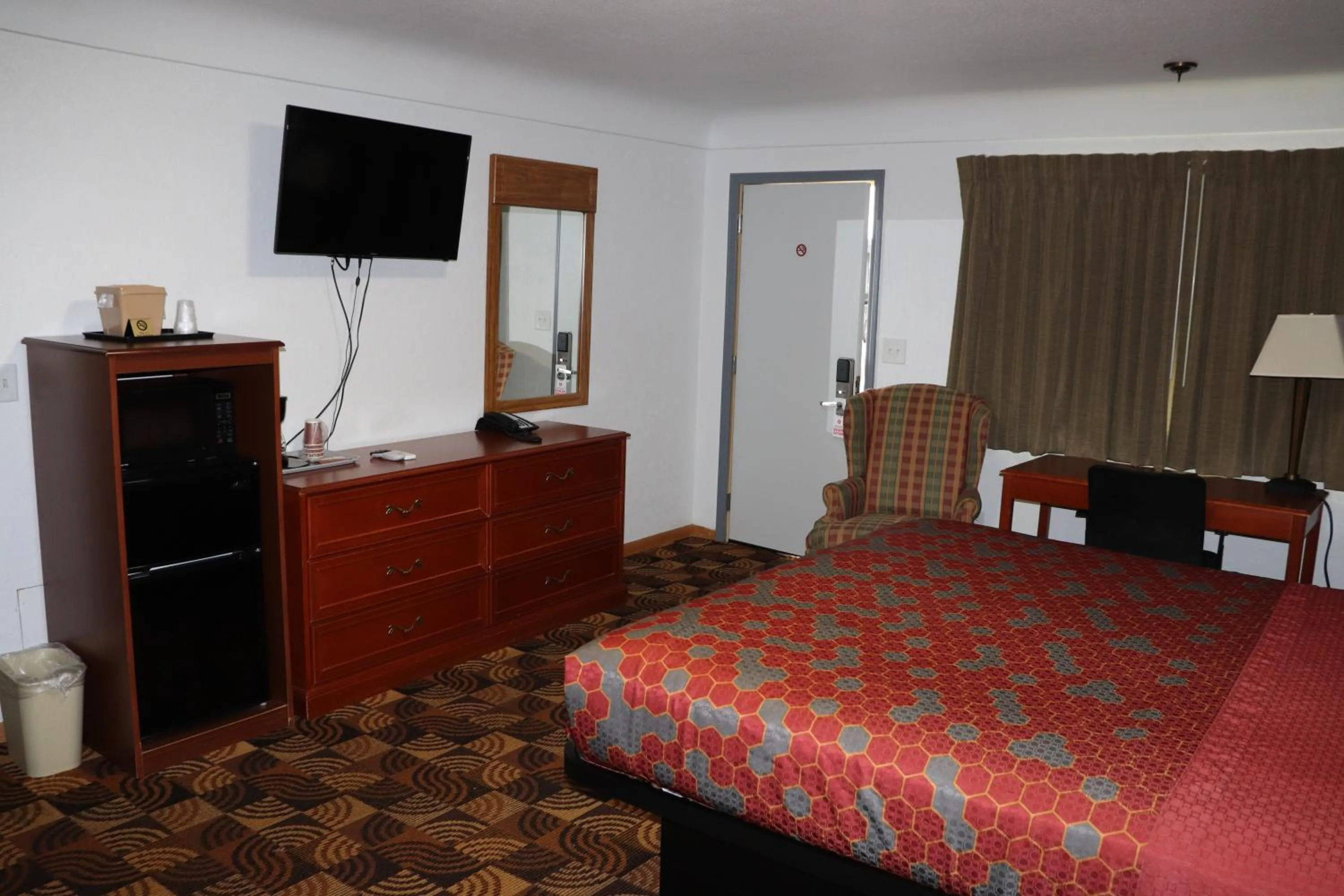 TV and multimedia in Best Nights Inn - Sparta