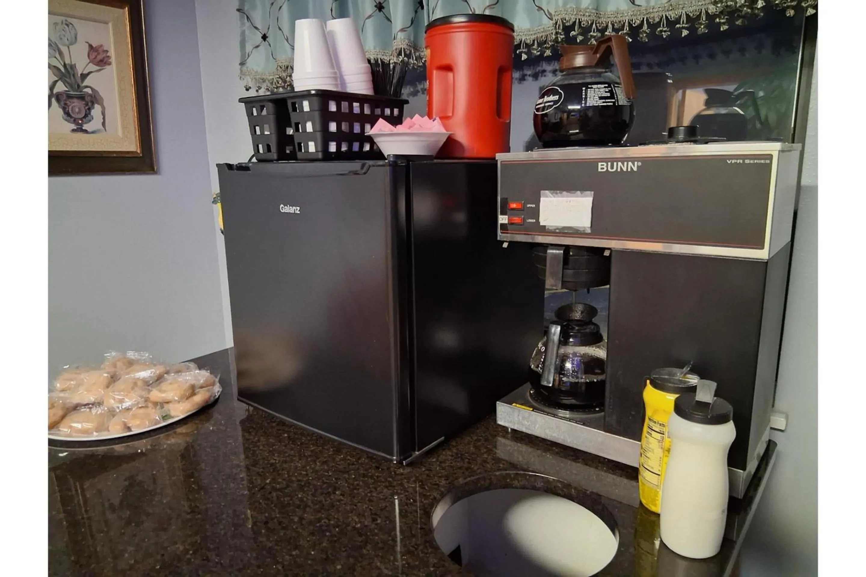 Breakfast in Capital O Aurora Inn Monett US 60