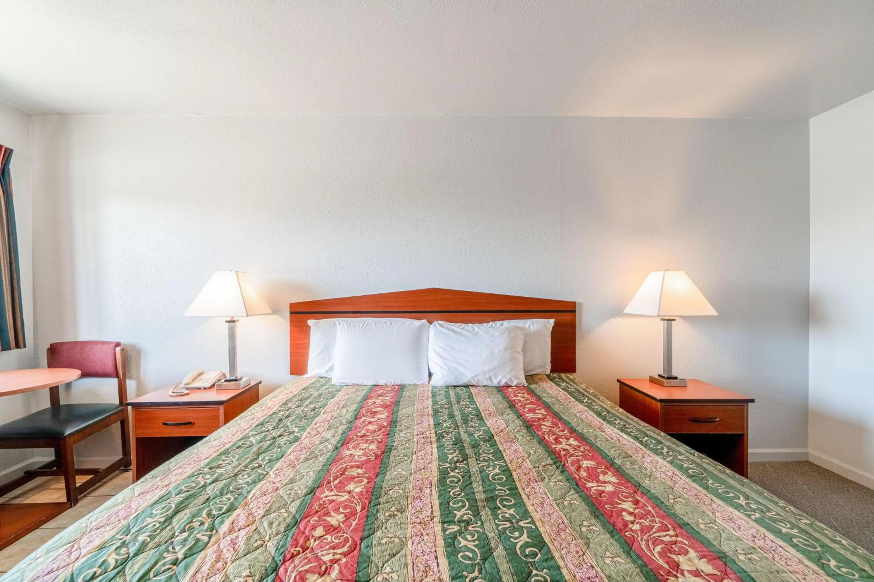 Bedroom, Bed in Capital O Aurora Inn Monett US 60