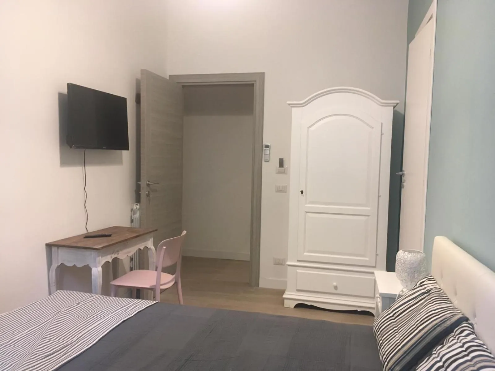 Bedroom, Bed in Vatican Room and Kitchen