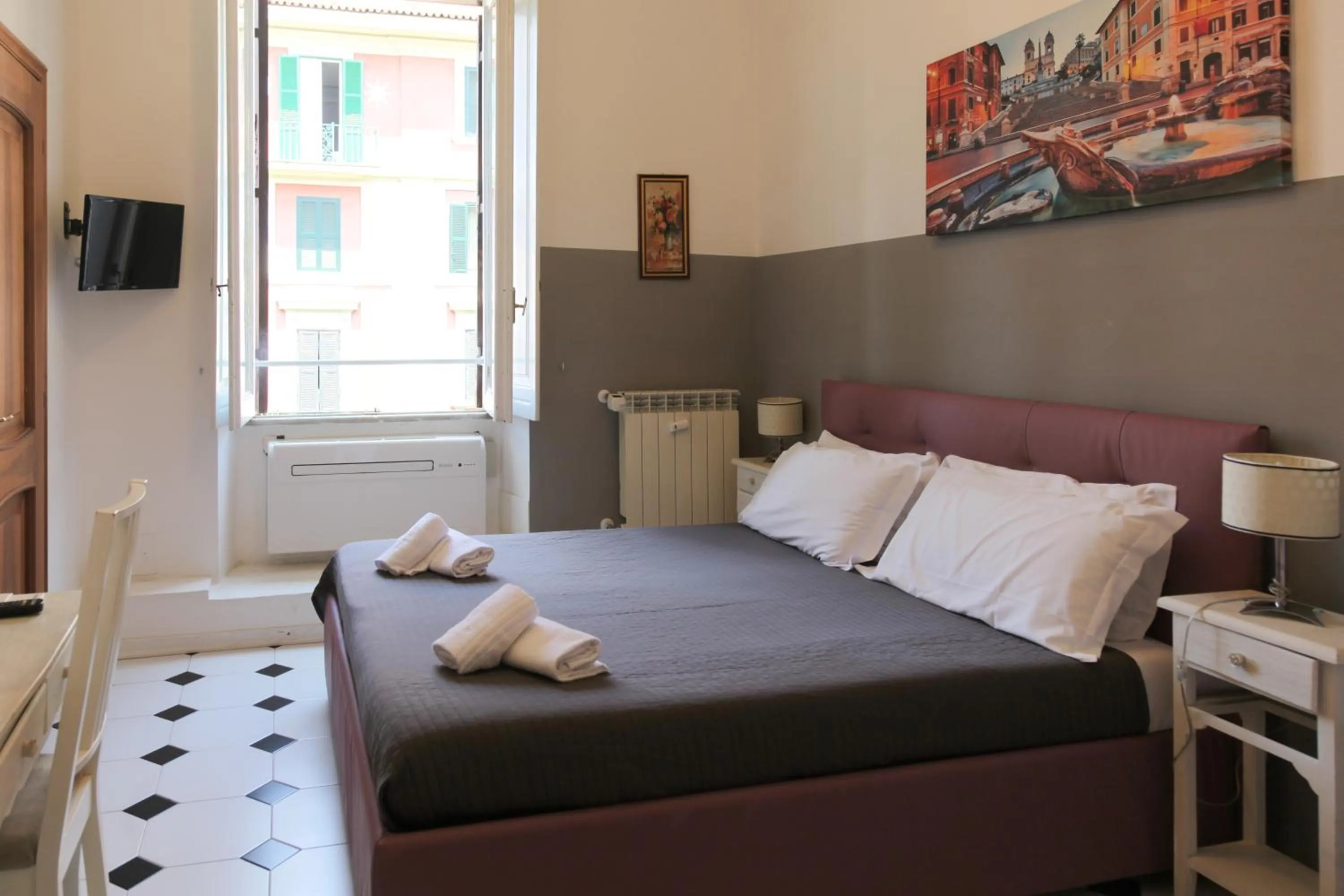 Bedroom, Bed in Vatican Room and Kitchen