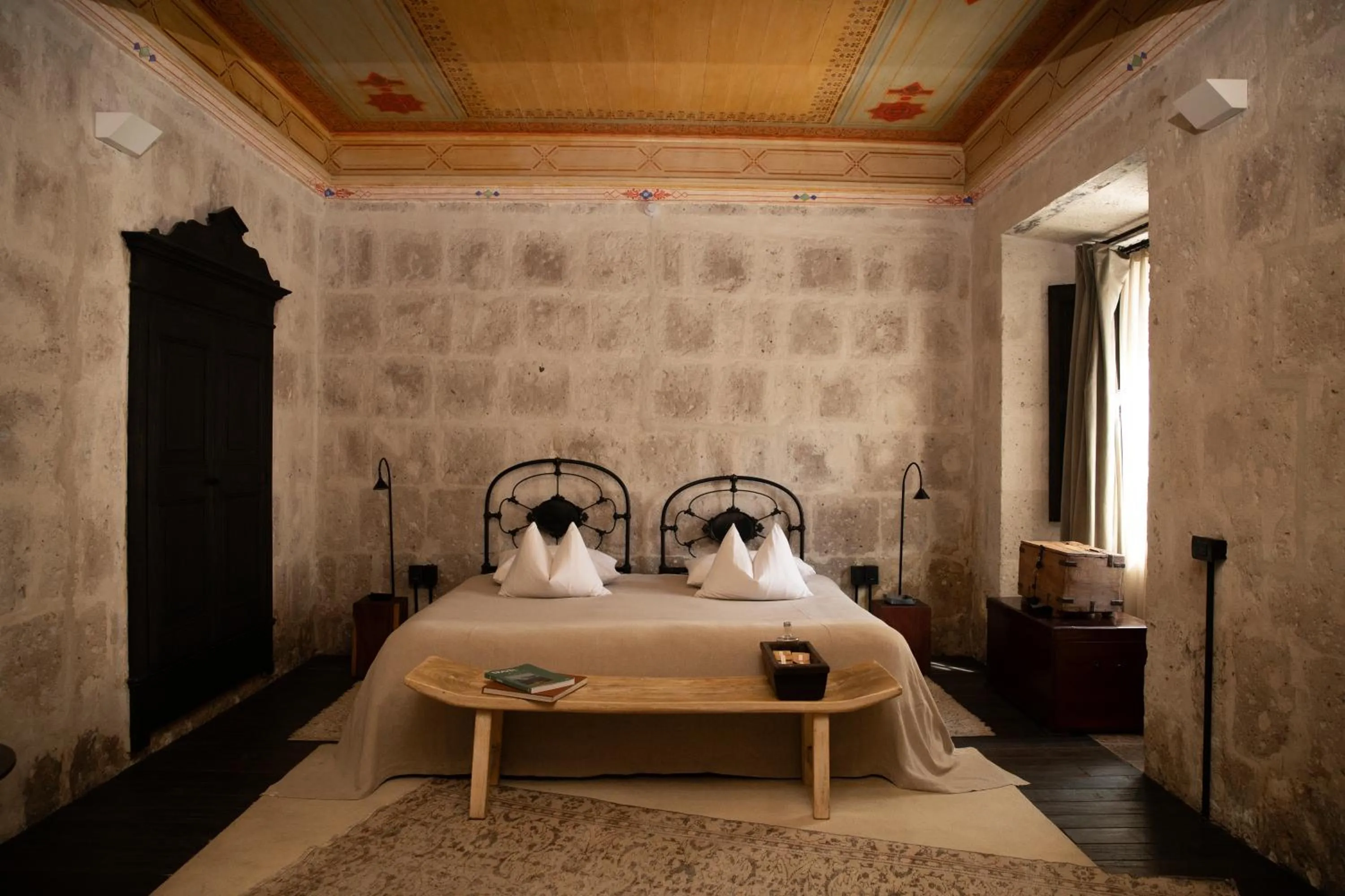 Bed in CIRQA - Relais & Châteaux