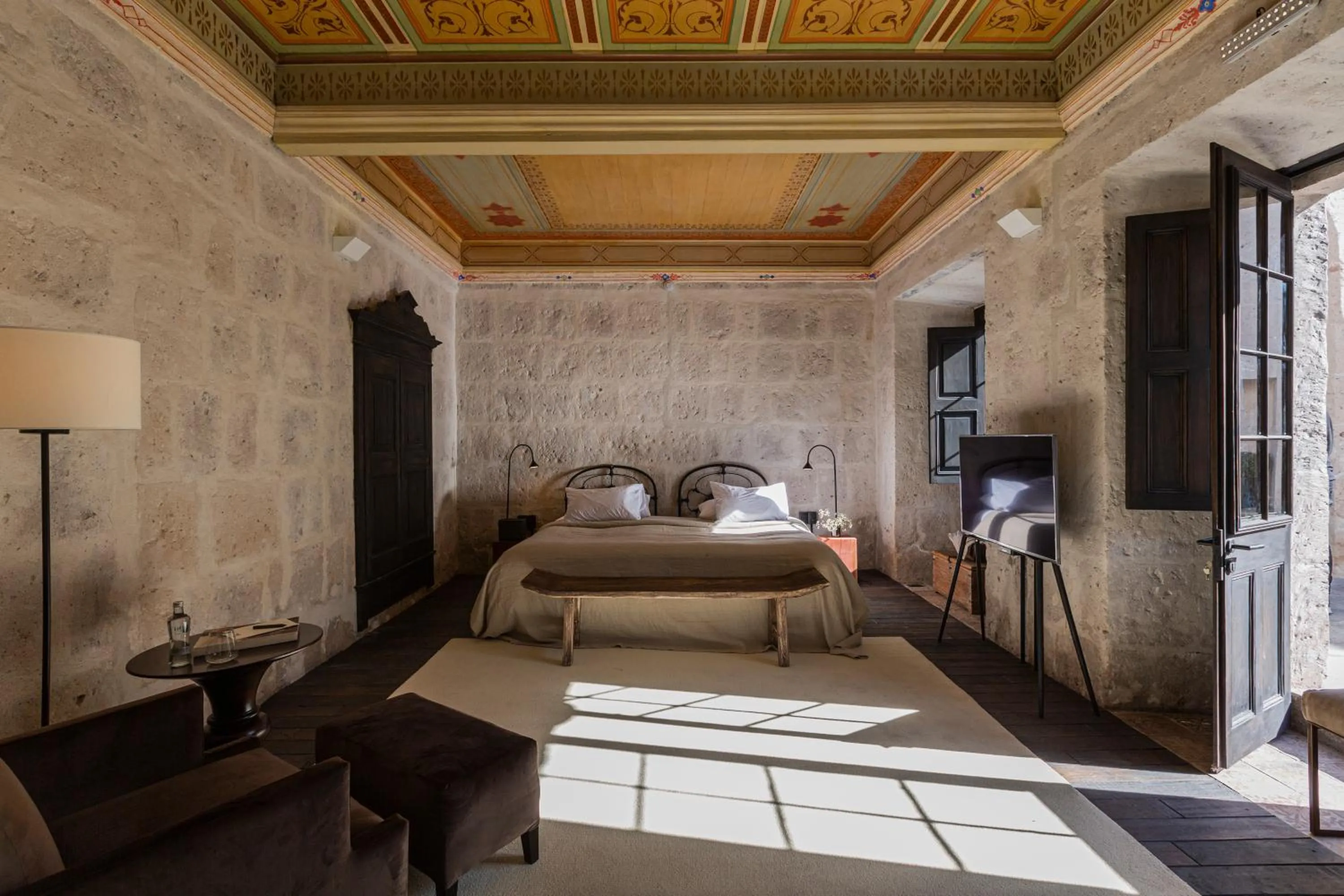 Bed in CIRQA - Relais & Châteaux