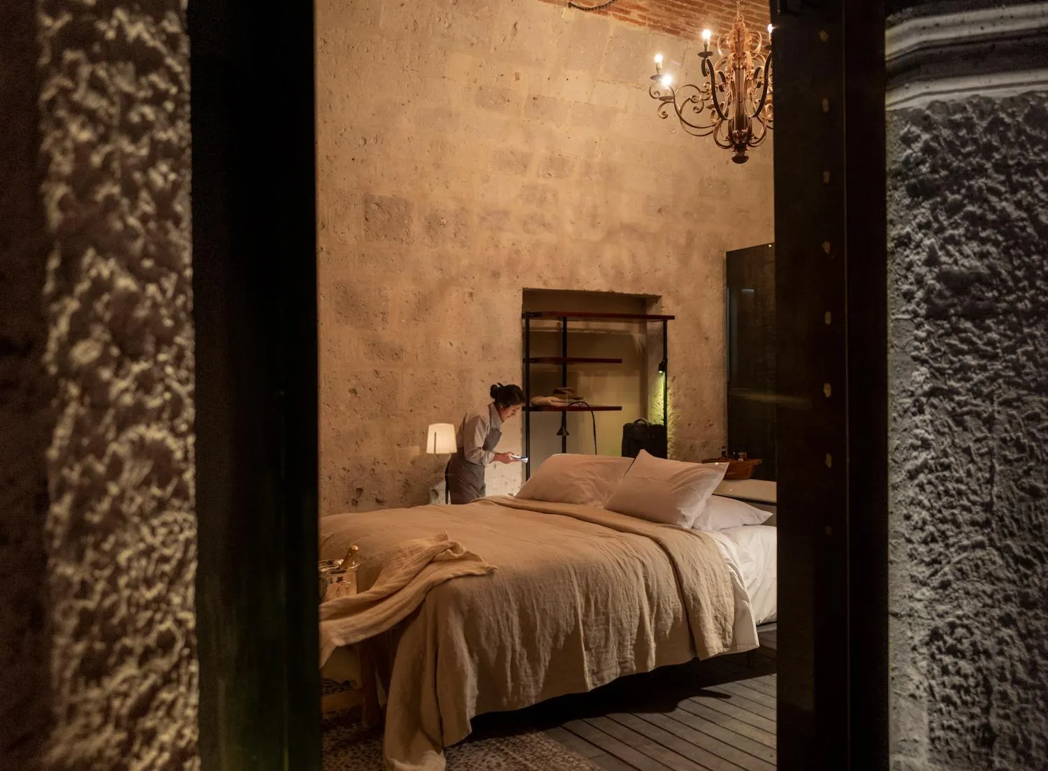 Bedroom, Bed in CIRQA - Relais & Châteaux