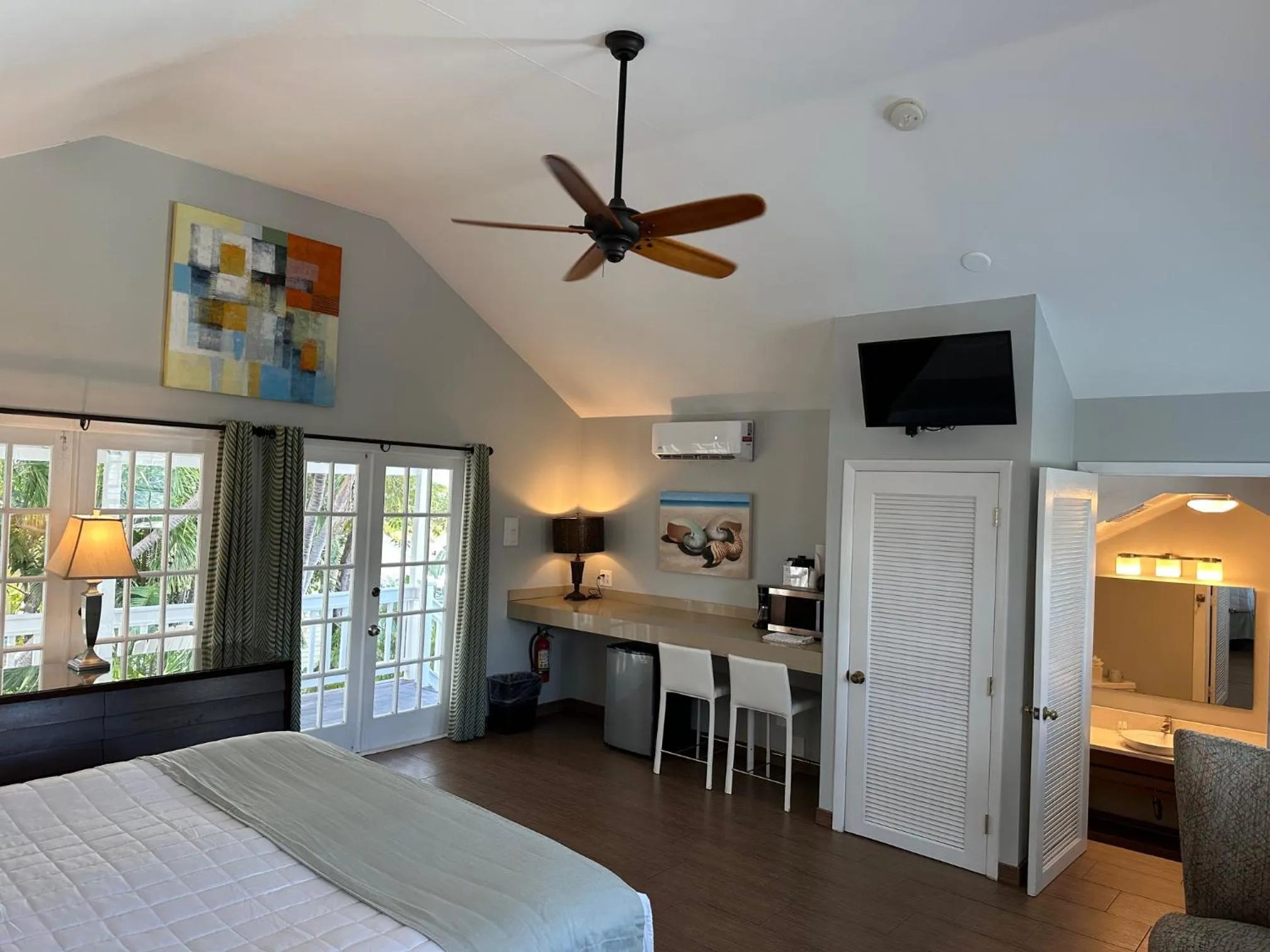 Garden view, Bed in Douglas House