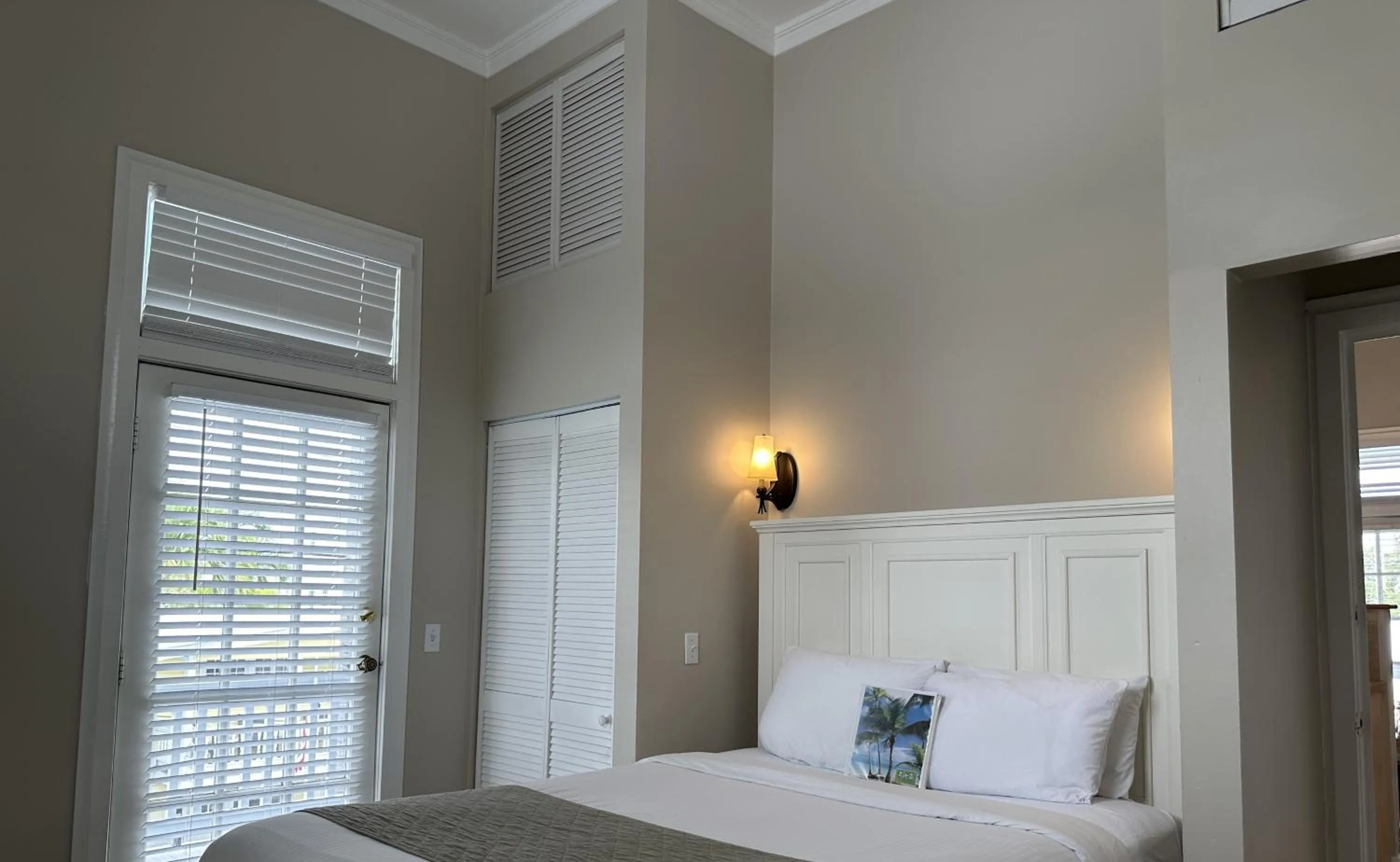 Bedroom, Bed in Douglas House