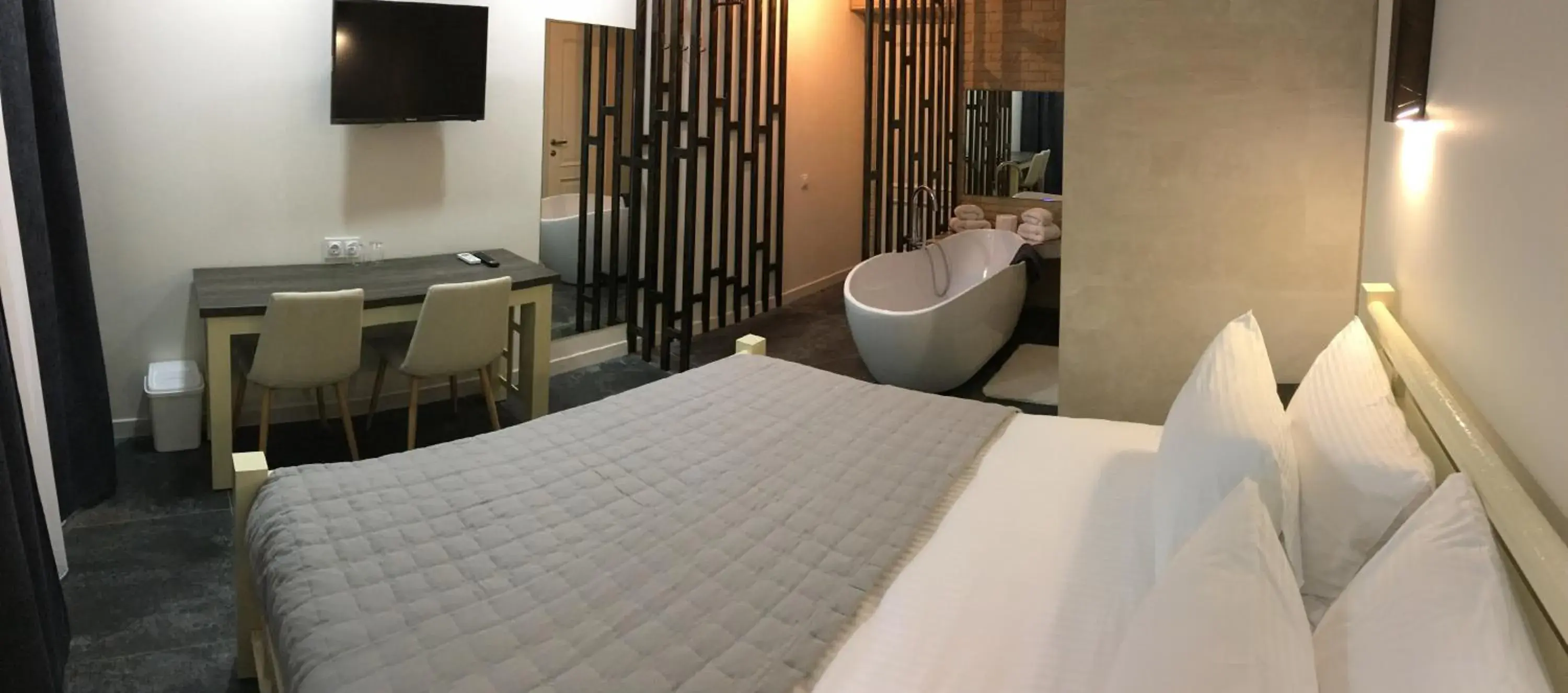 Deluxe Double Room in Moonlight Hotel Deluxe Double Room in Moonlight Hotel