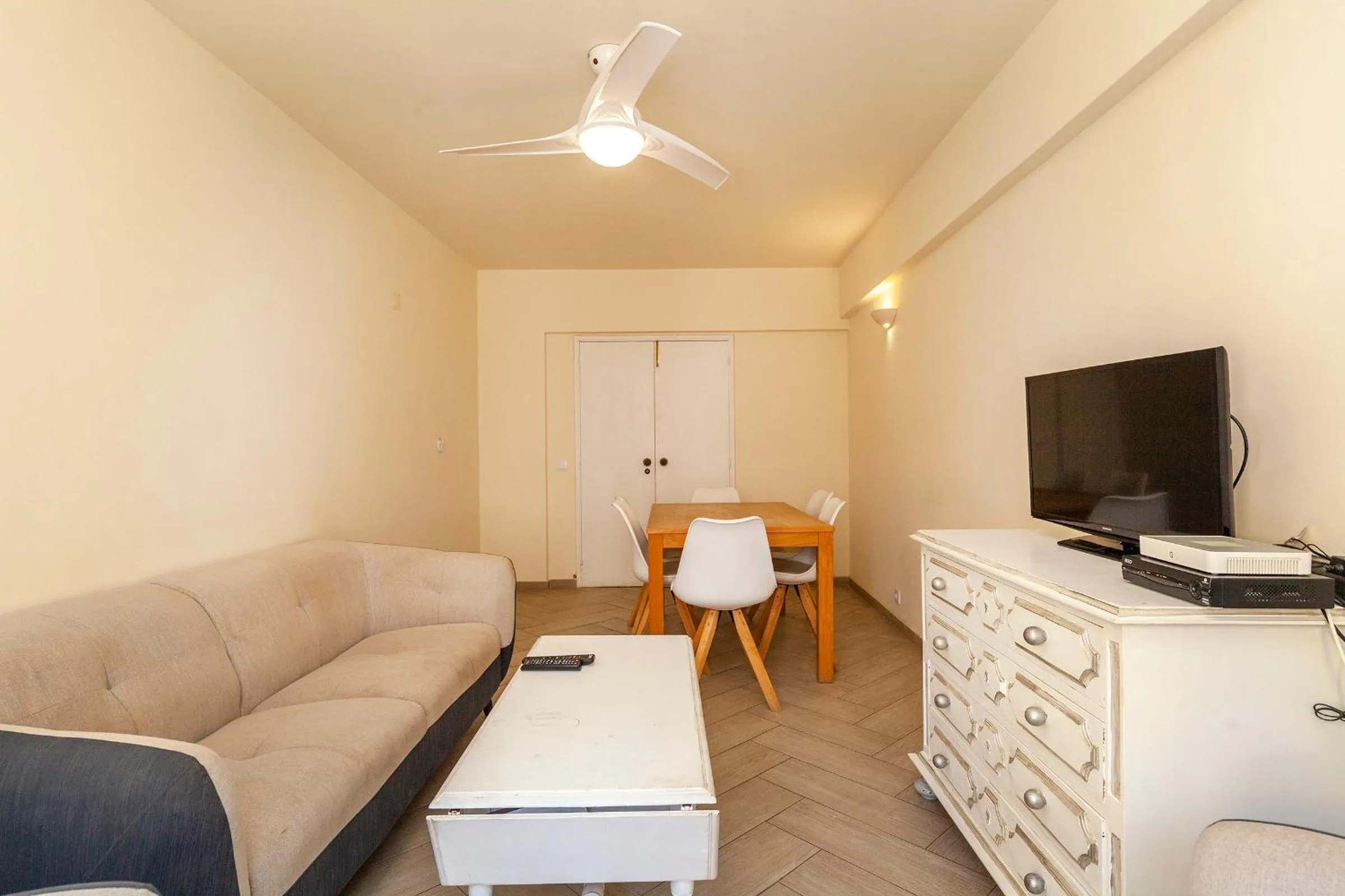 TV and multimedia in Lagos Center Apartment