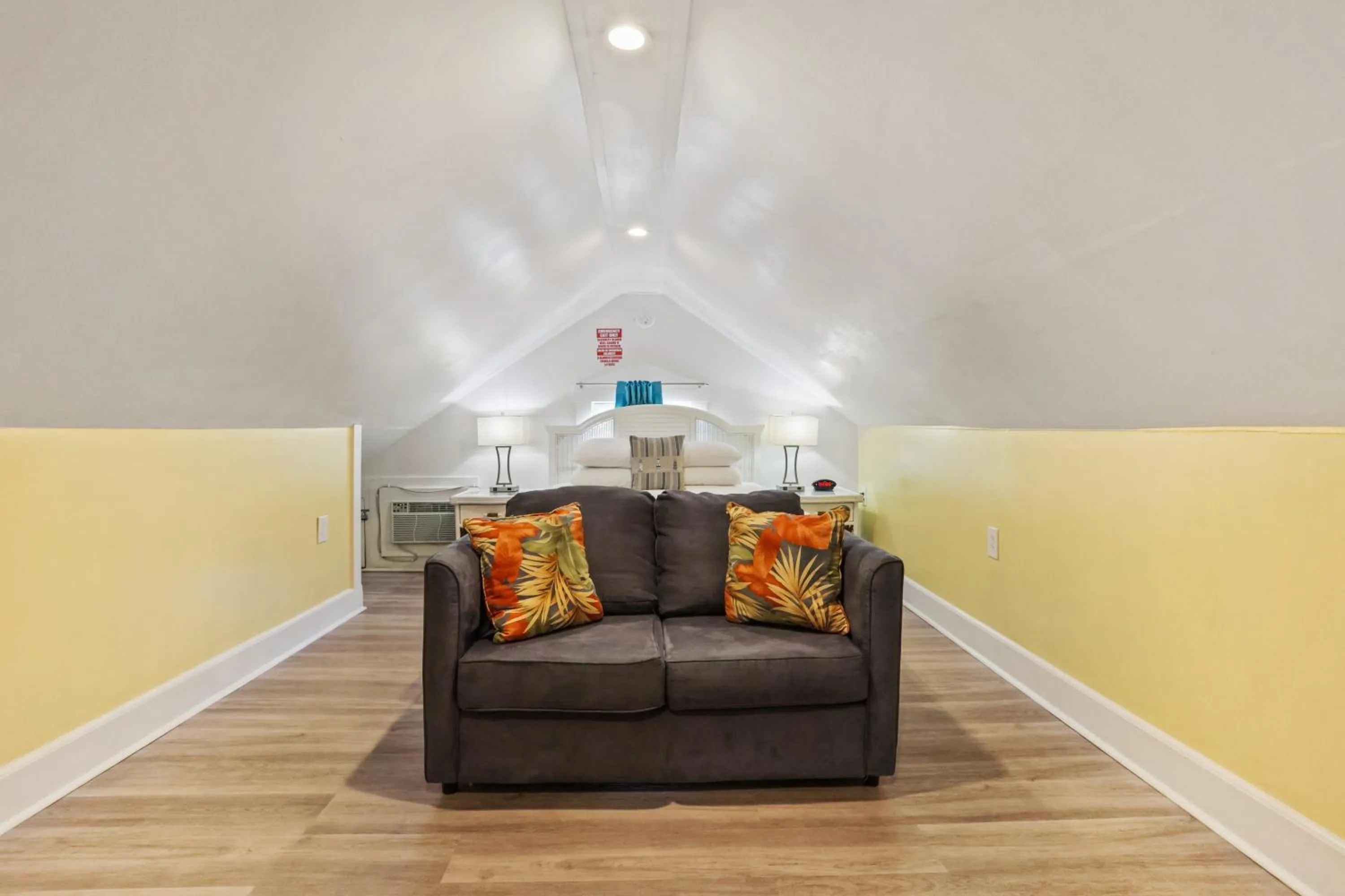 Bedroom in The Palms Hotel