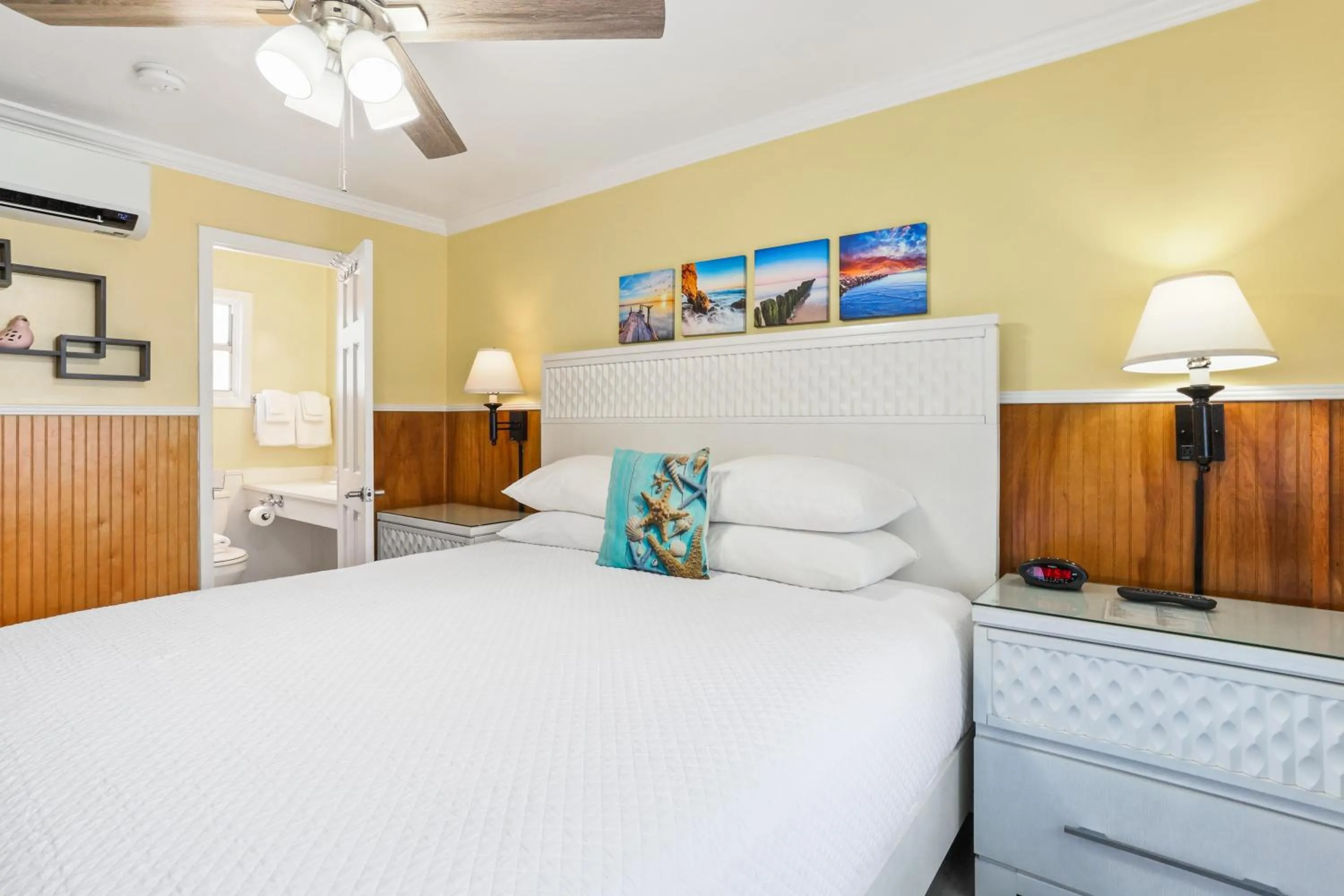 Bedroom, Bed in The Palms Hotel