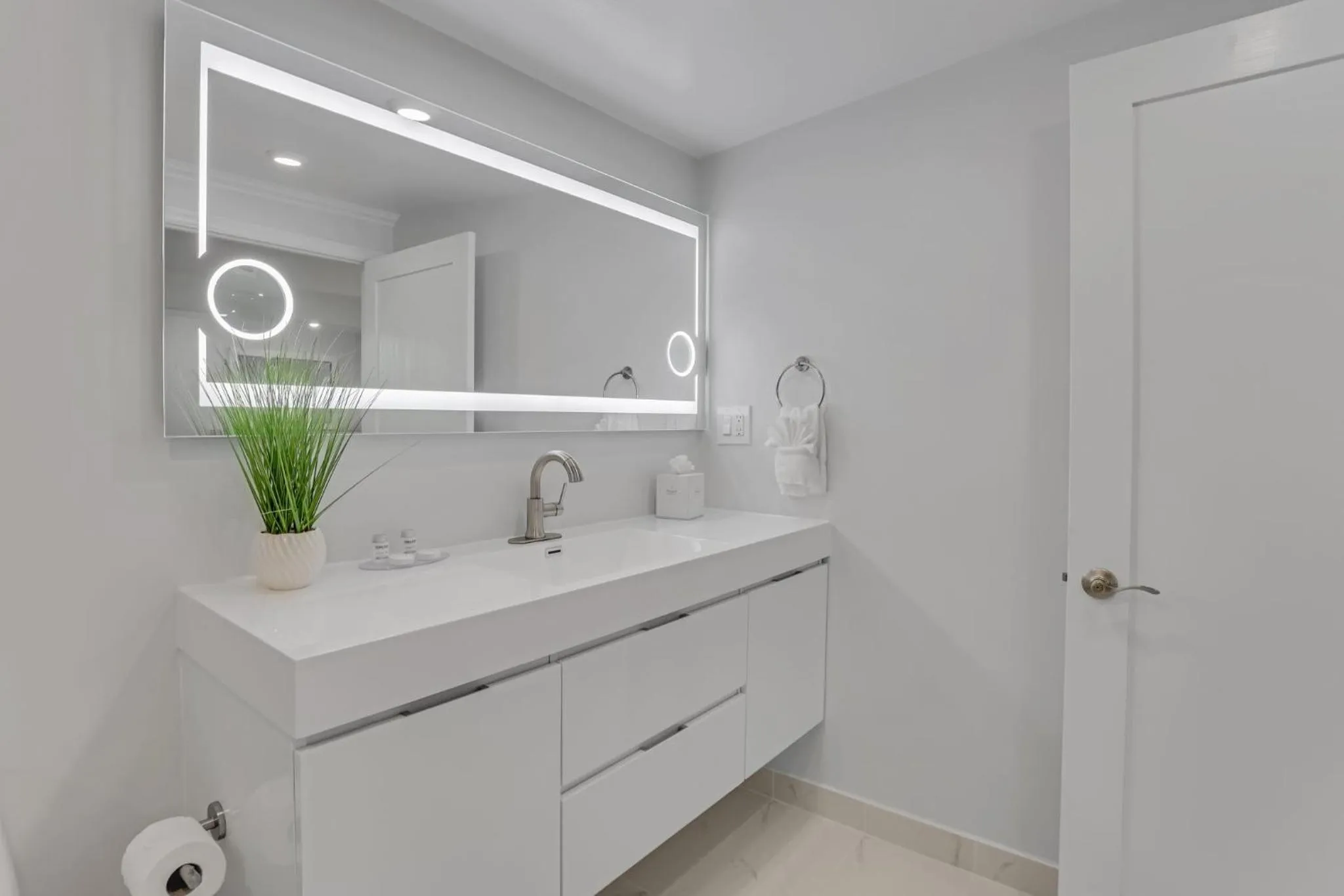 Bathroom in The Palms Hotel