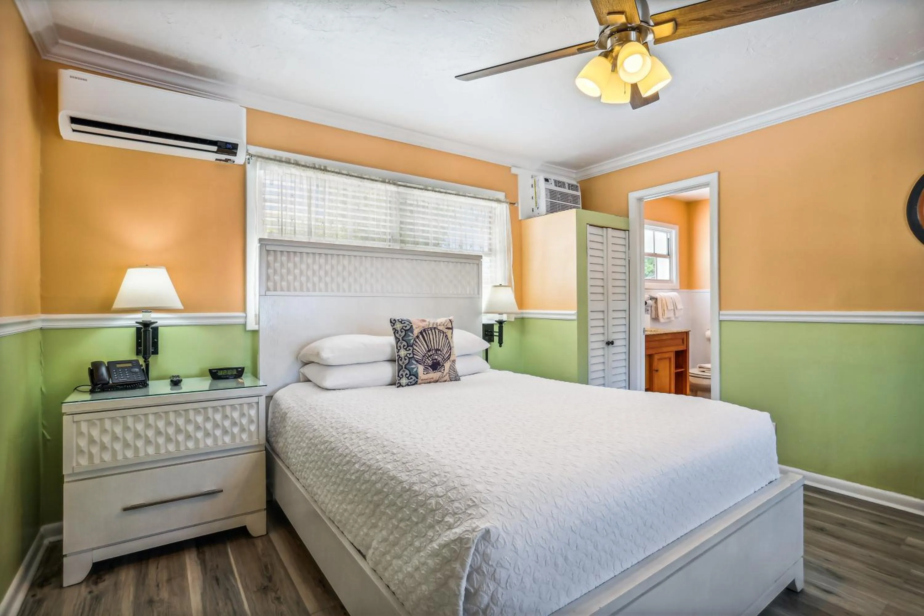 Bedroom, Bed in The Palms Hotel