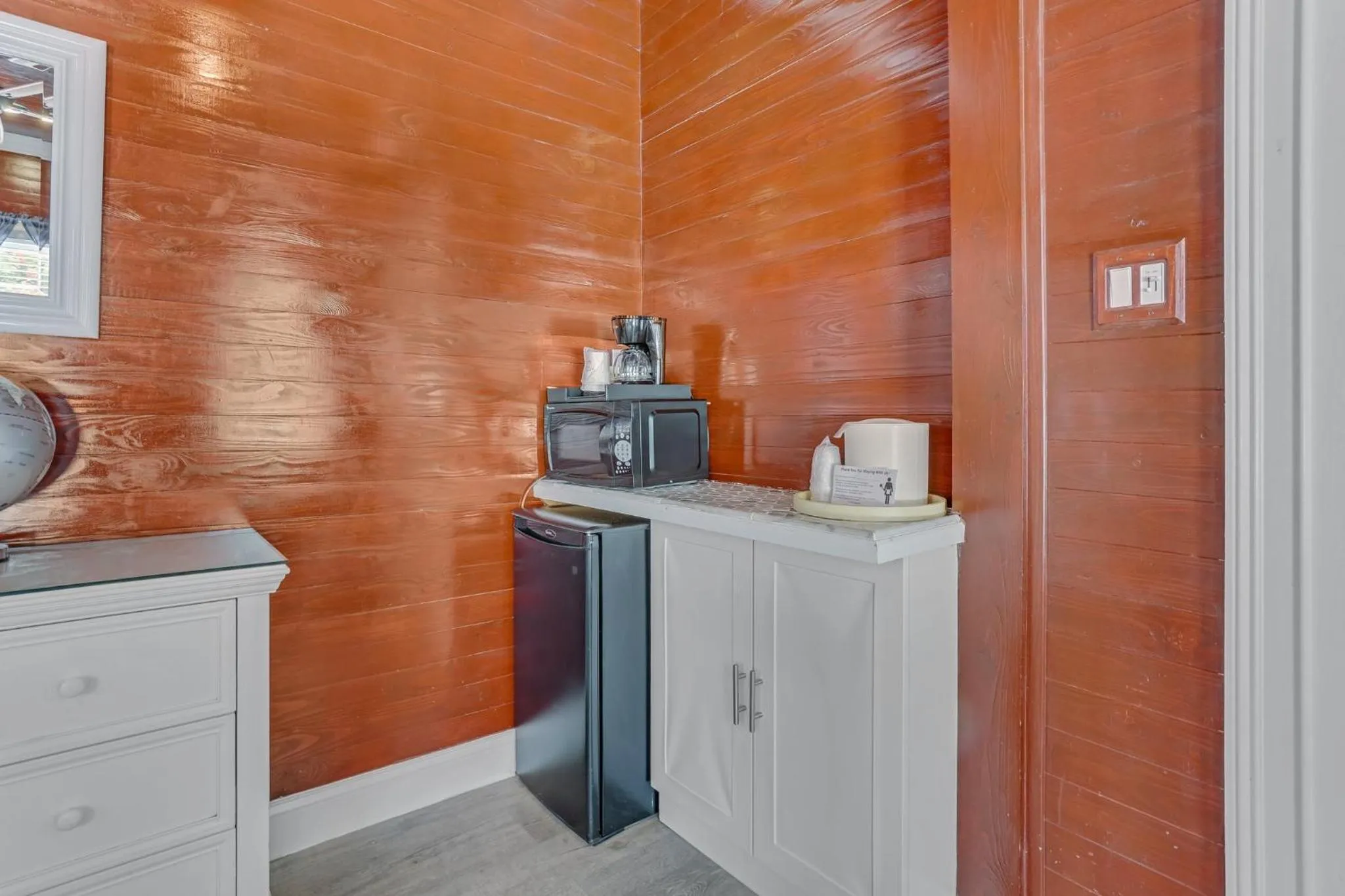 Kitchen or kitchenette in The Palms Hotel