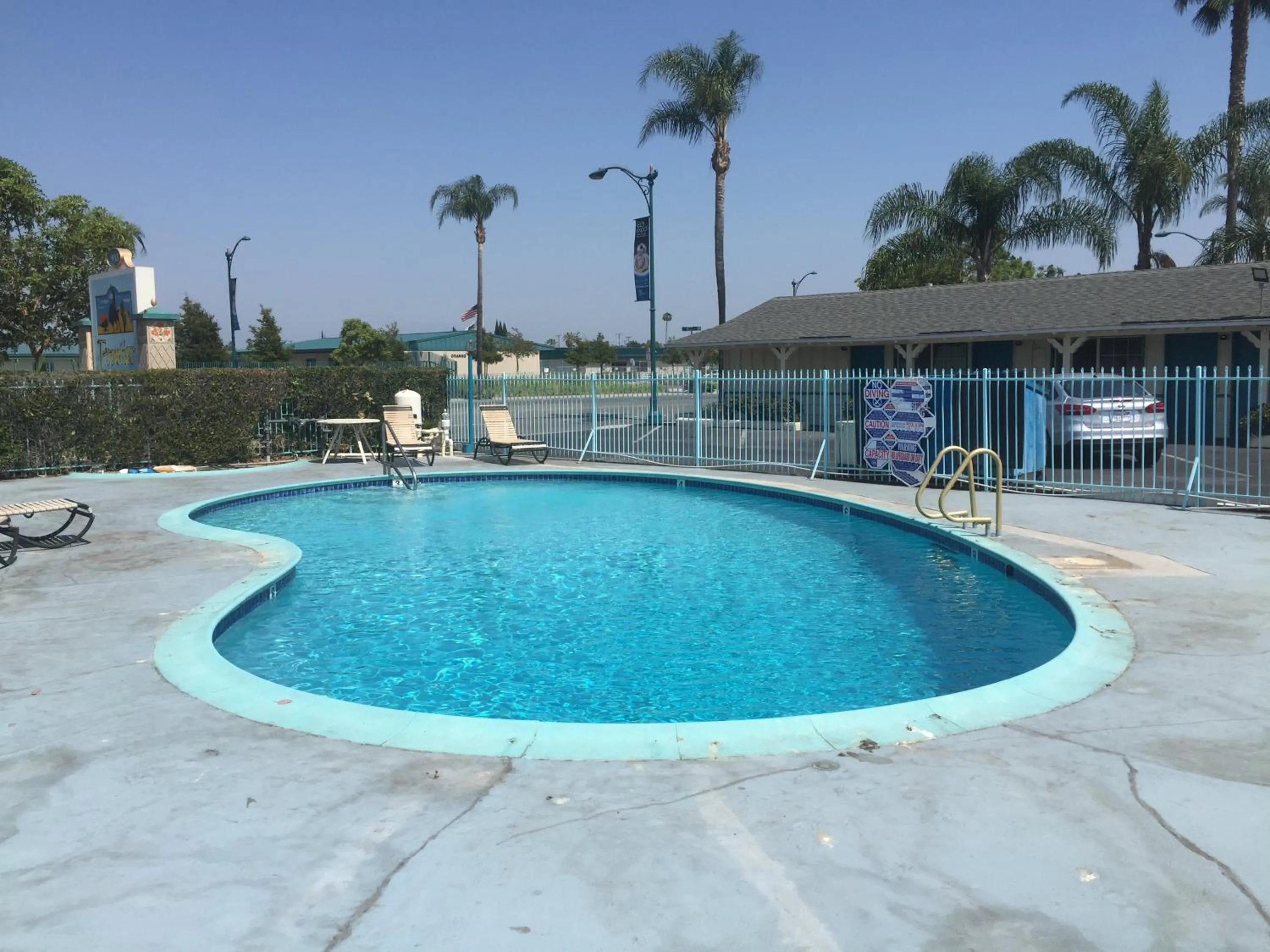 Swimming pool in Frontier Motel