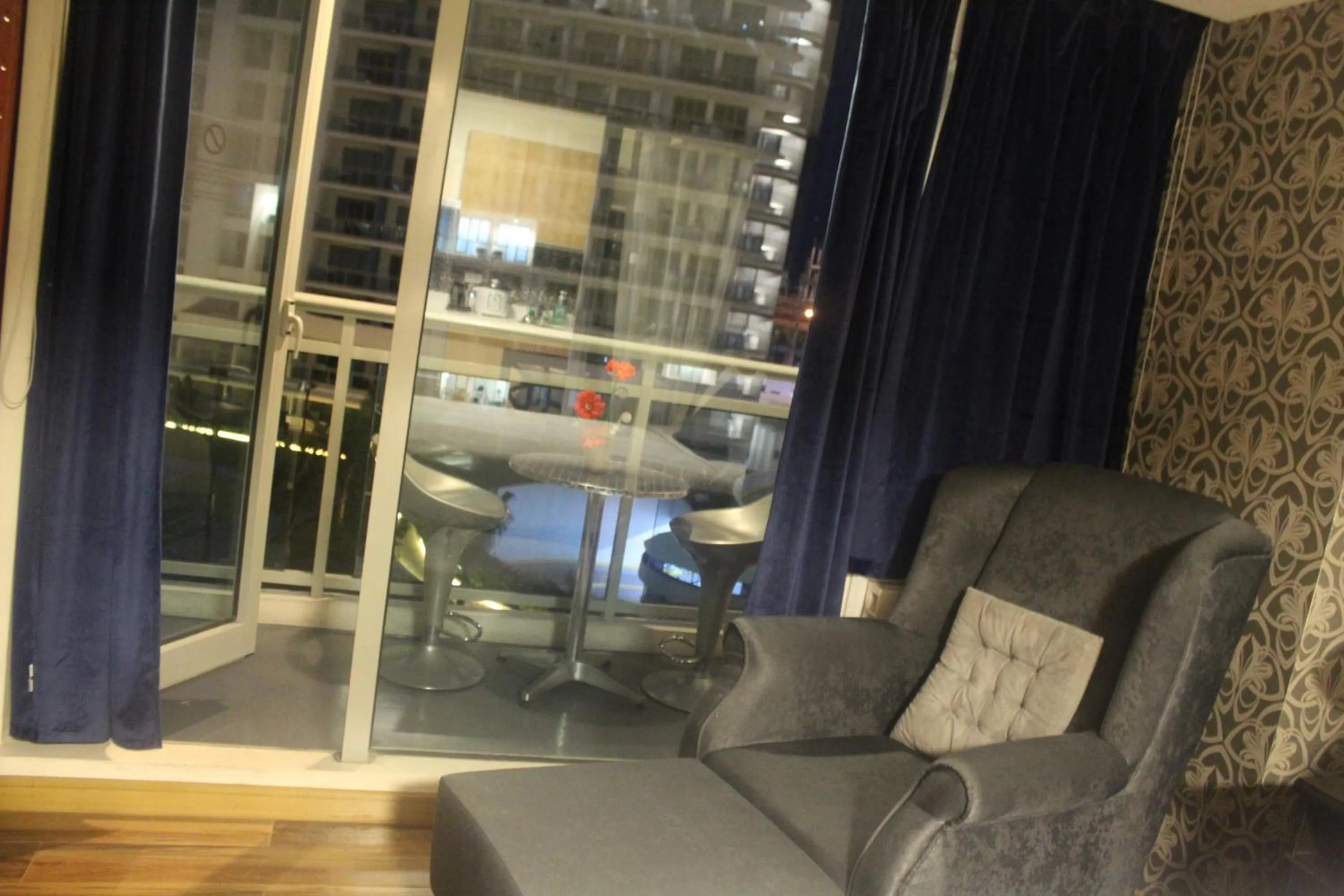 AZURE C4 BEACHPOOL balcony wifi MULTIPLE UNITS