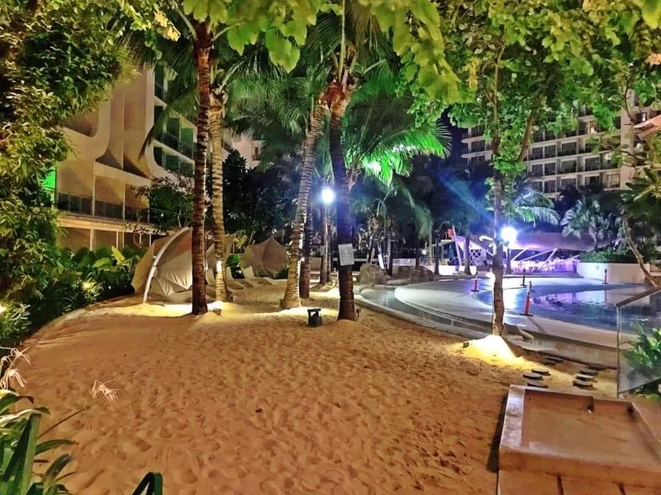 AZURE C4 BEACHPOOL balcony wifi MULTIPLE UNITS