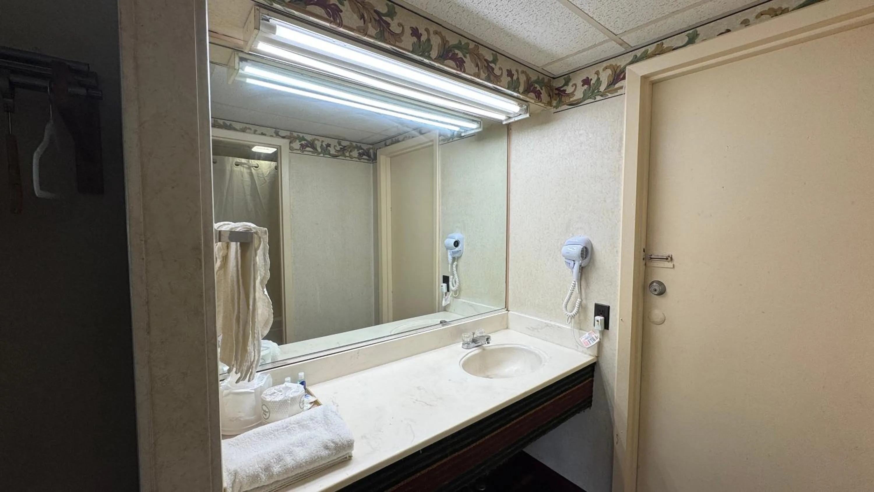 towels in Rodeway Inn Dunmore