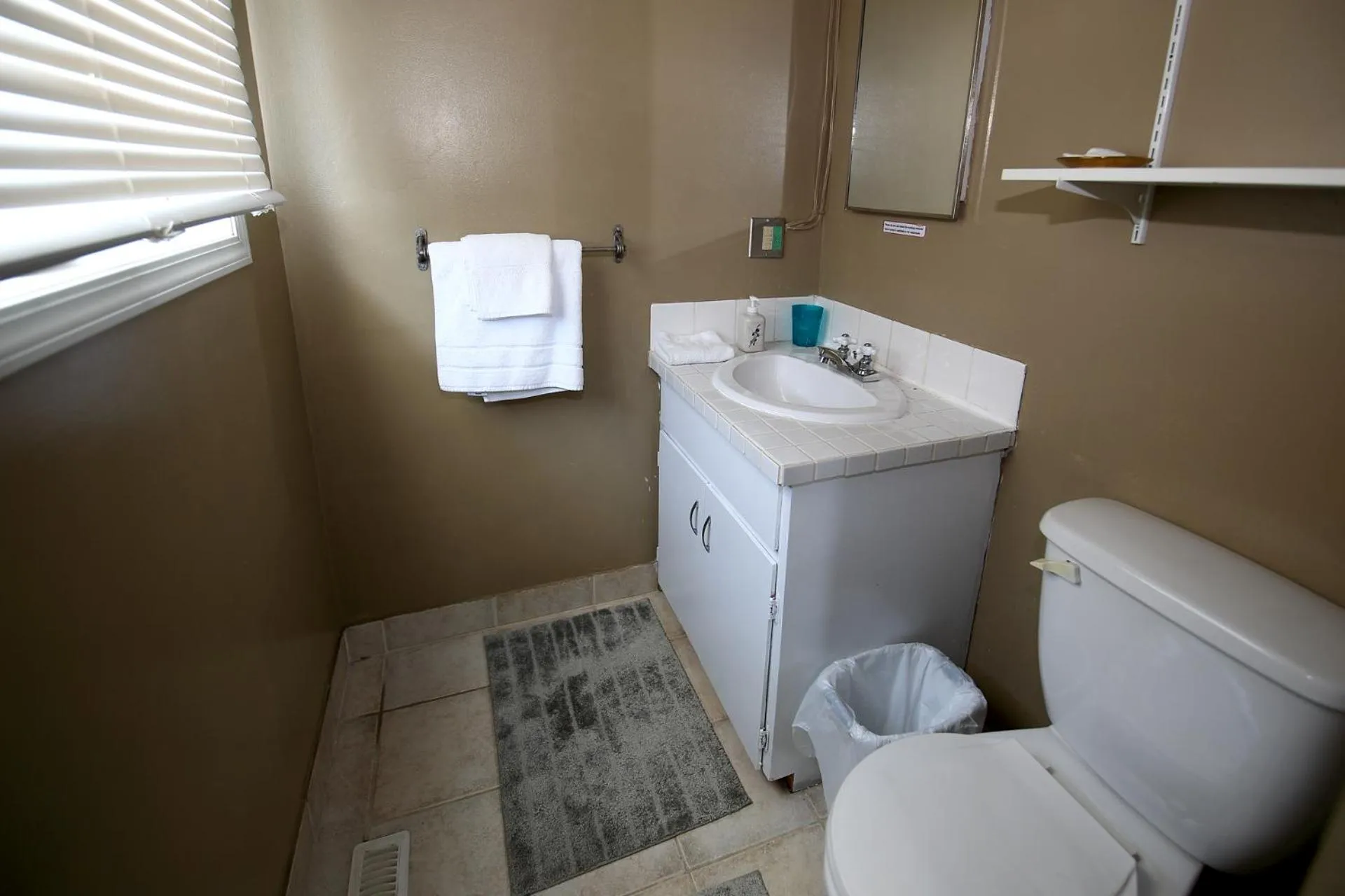 Triple Room with Bathroom in Jenny Guest House