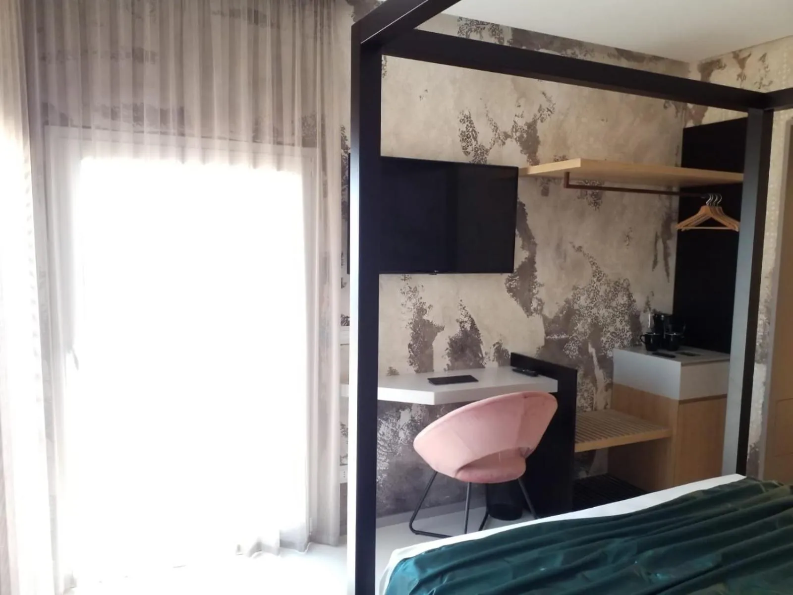 Photo of the whole room in Hedoné Design Experience B&B