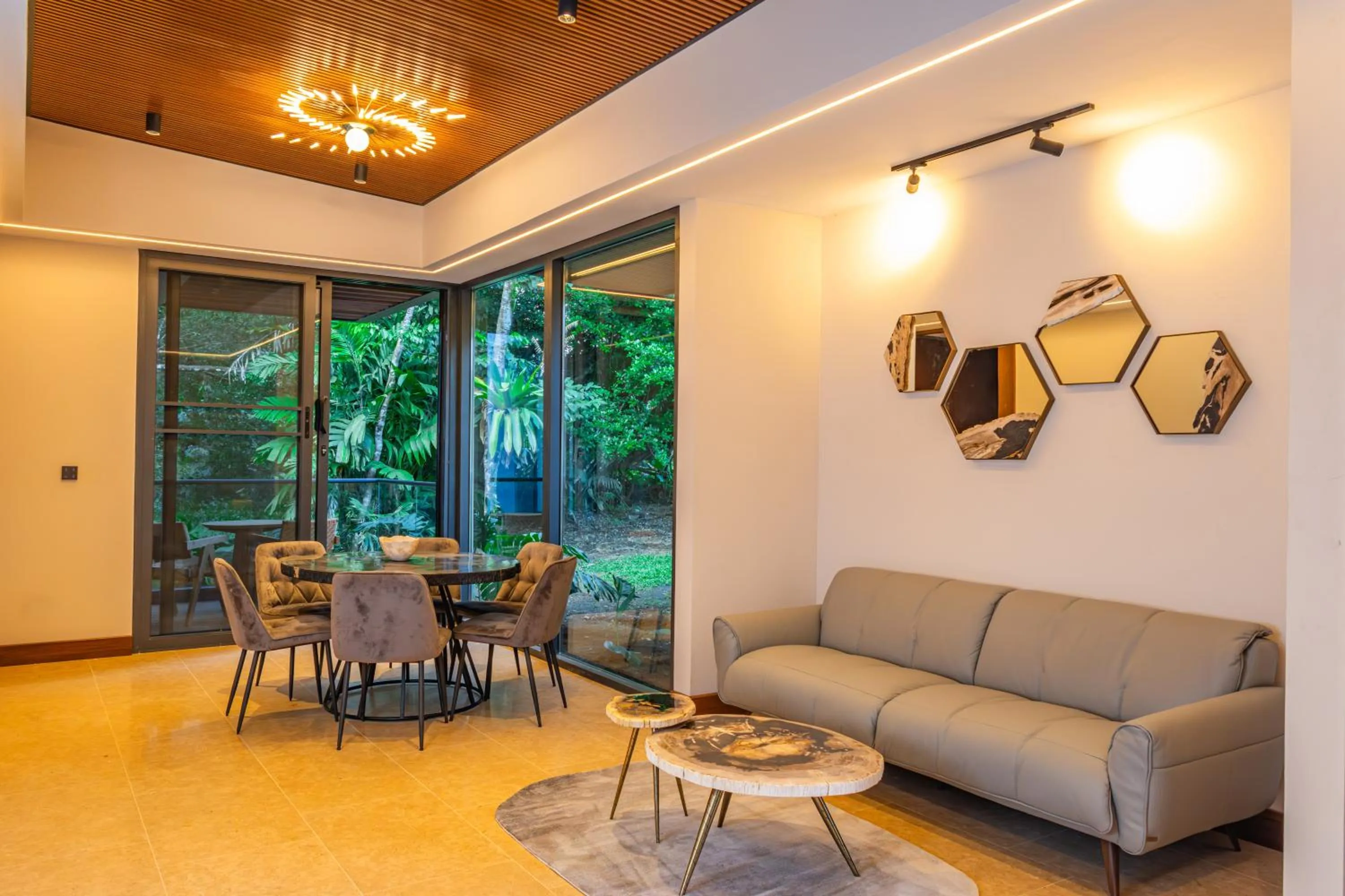 Living room in Noah's Forest Hotel by Tifakara