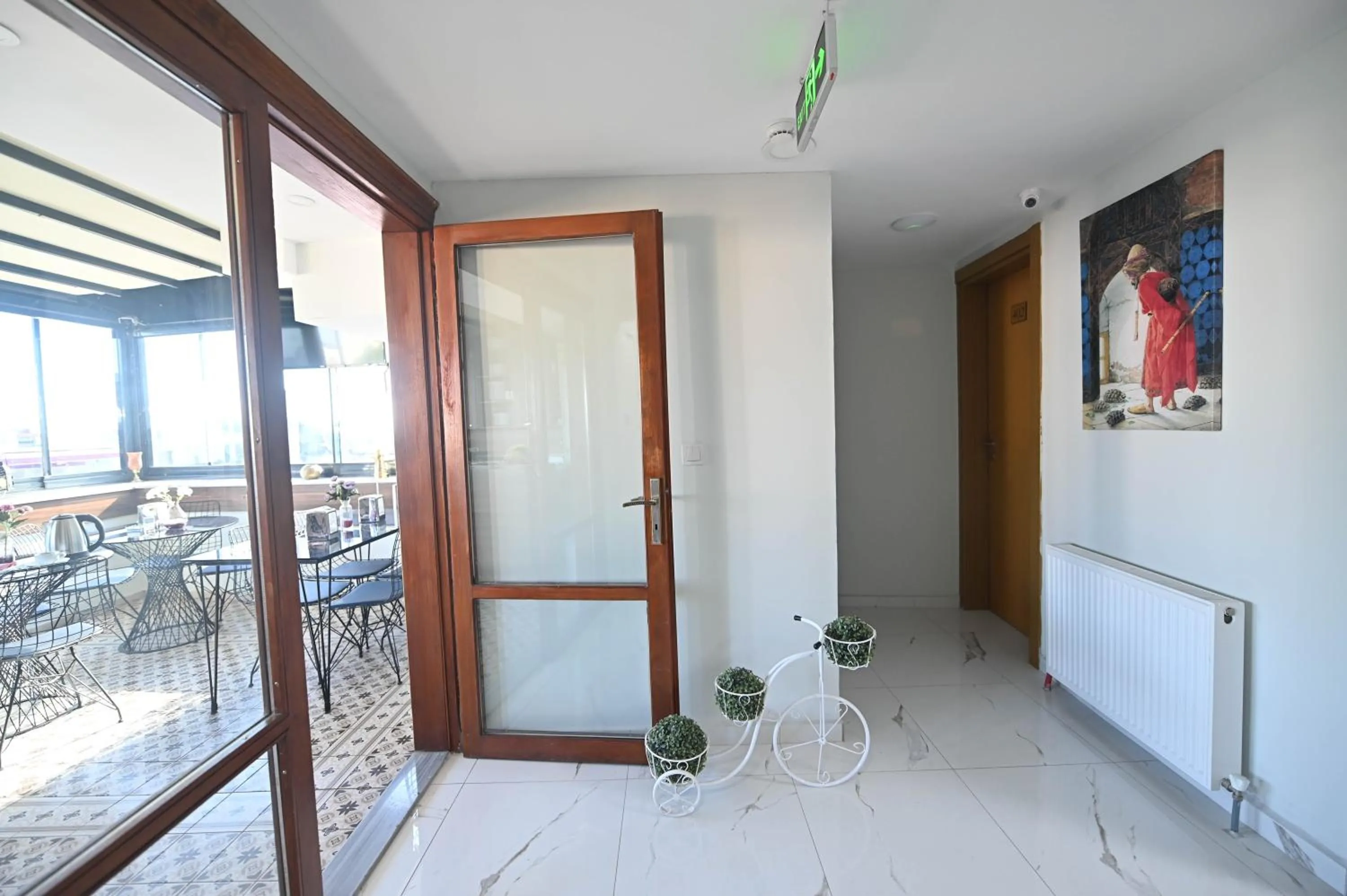 Restaurant/places to eat in Safir Gold Hotel