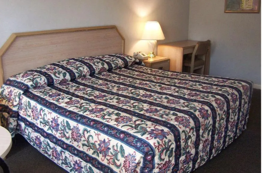 King Suite with Sofa Bed in Celebration Inn