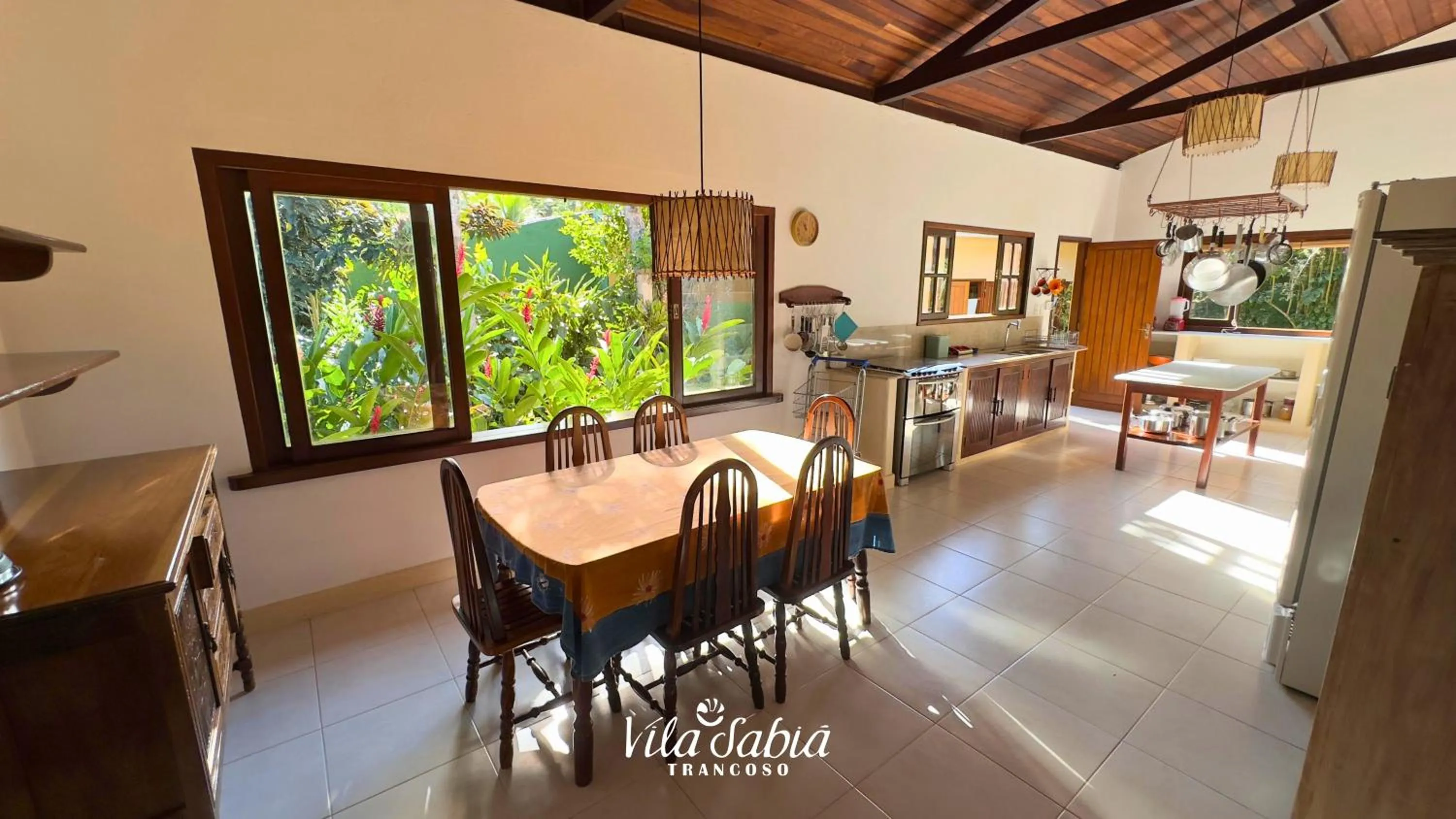 Kitchen or kitchenette in Vila Sabiá Trancoso