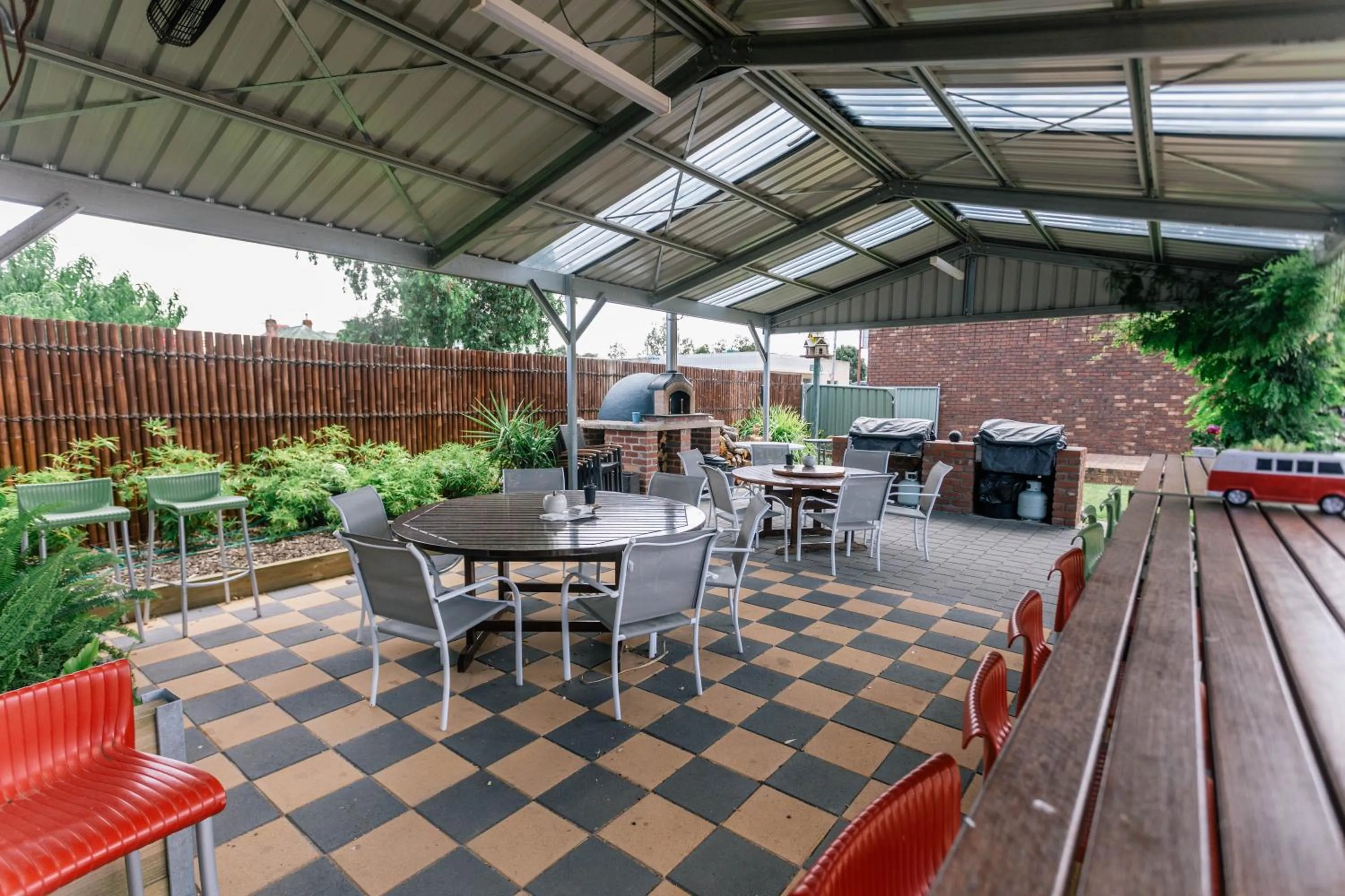 Entertainment in Donald Motor Lodge