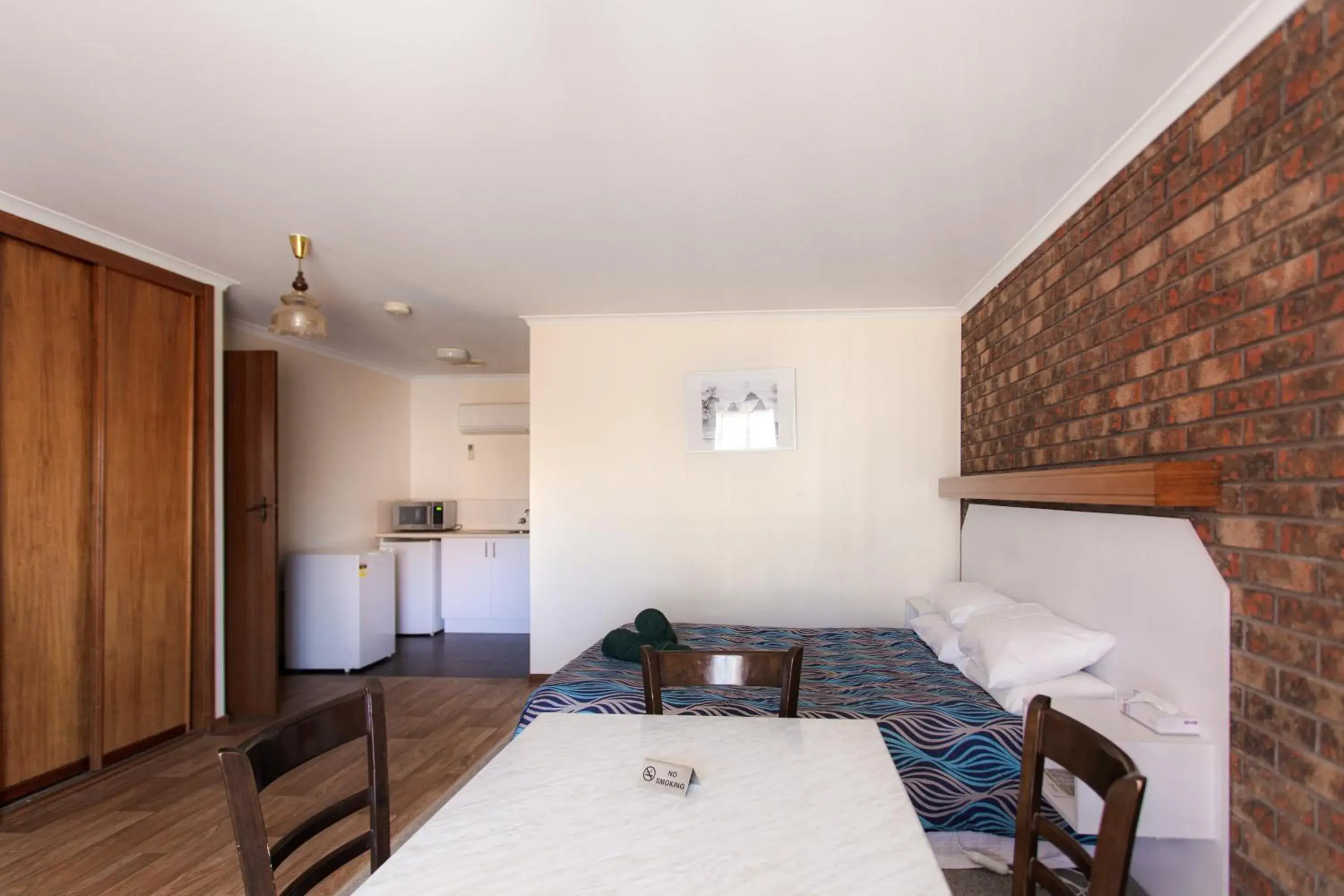 Superior Family Room in Donald Motor Lodge Superior Family Room in Donald Motor Lodge