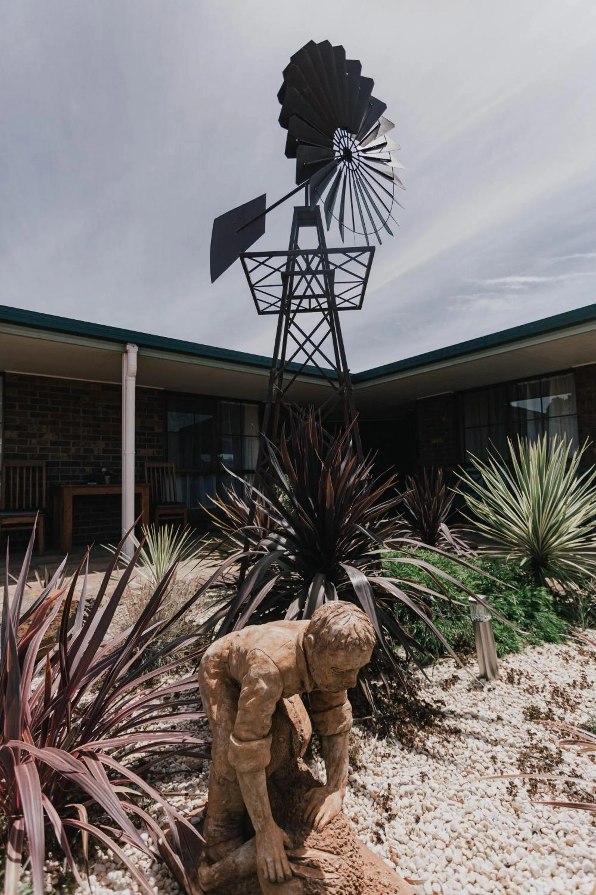 Inner courtyard view in Donald Motor Lodge