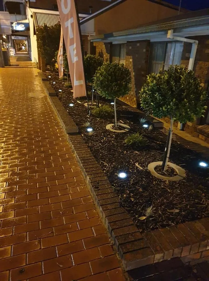 Facade/entrance in Donald Motor Lodge