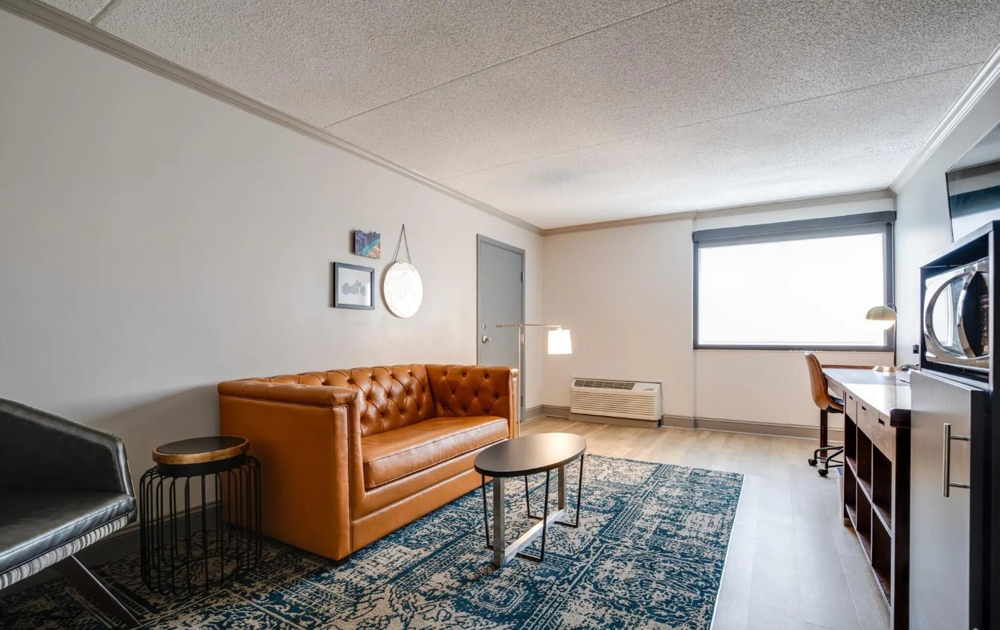 Living room in Four Points by Sheraton York