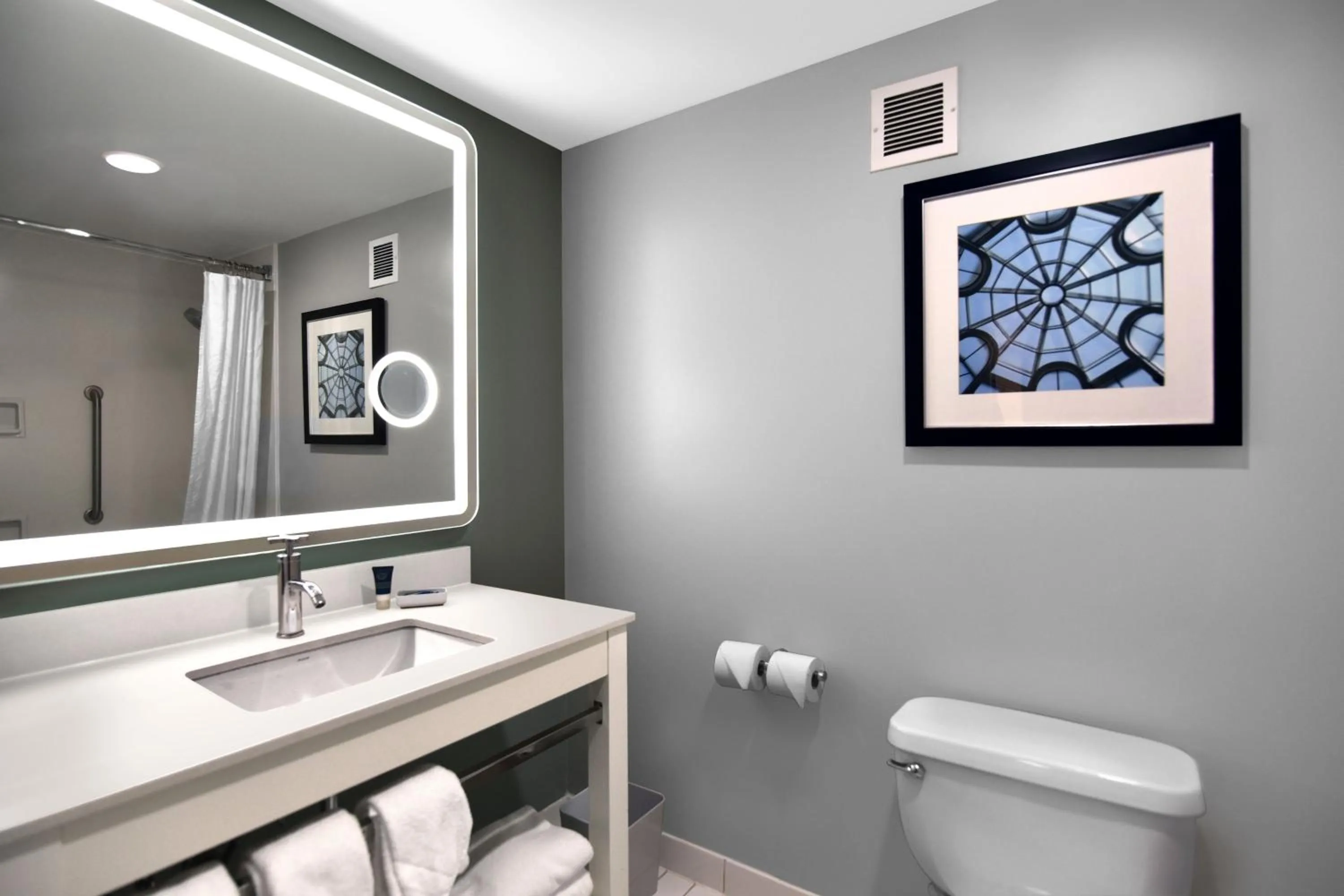 Bathroom in Four Points by Sheraton York