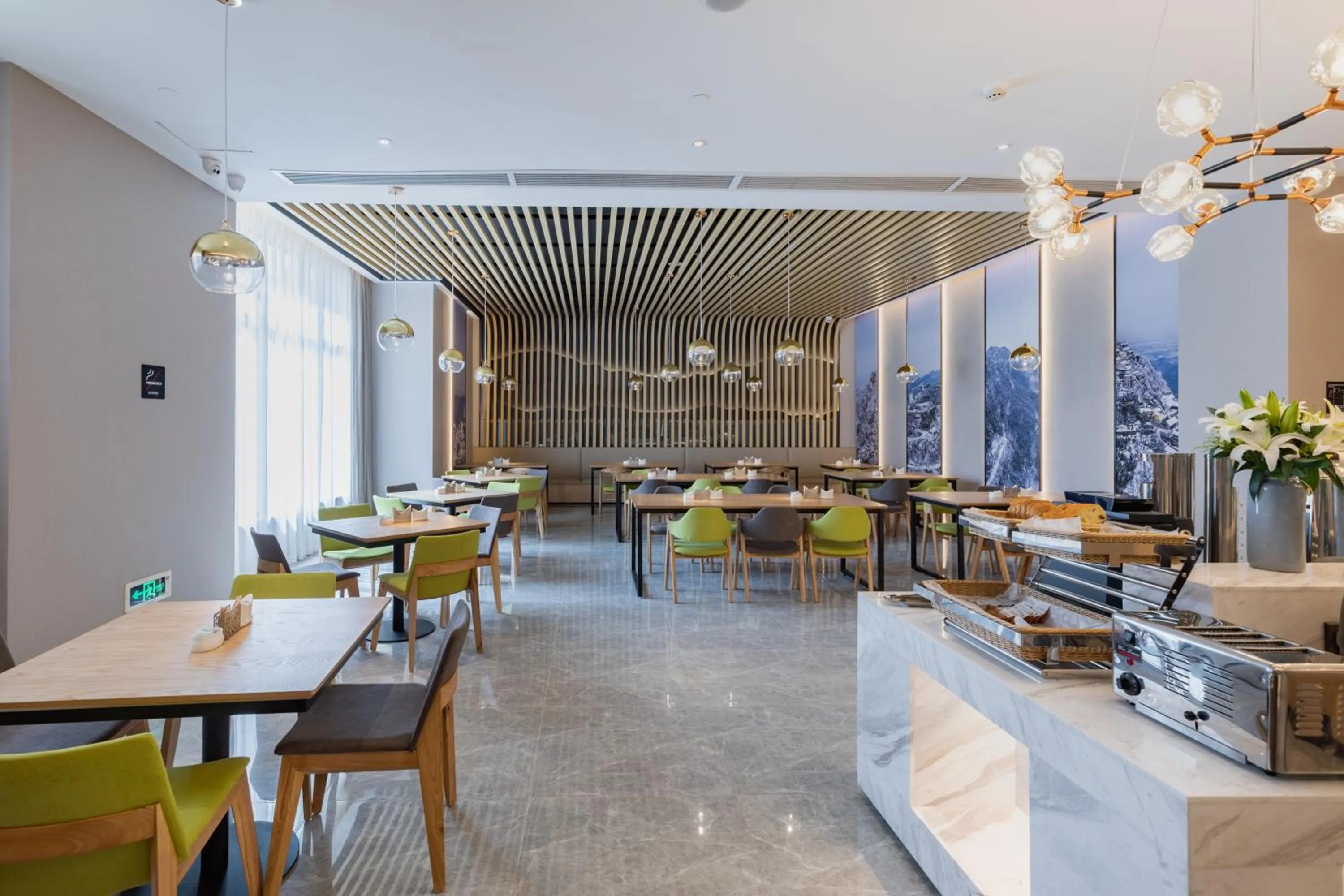 Atour Hotel (Wuhan Mulan Pishang Building)