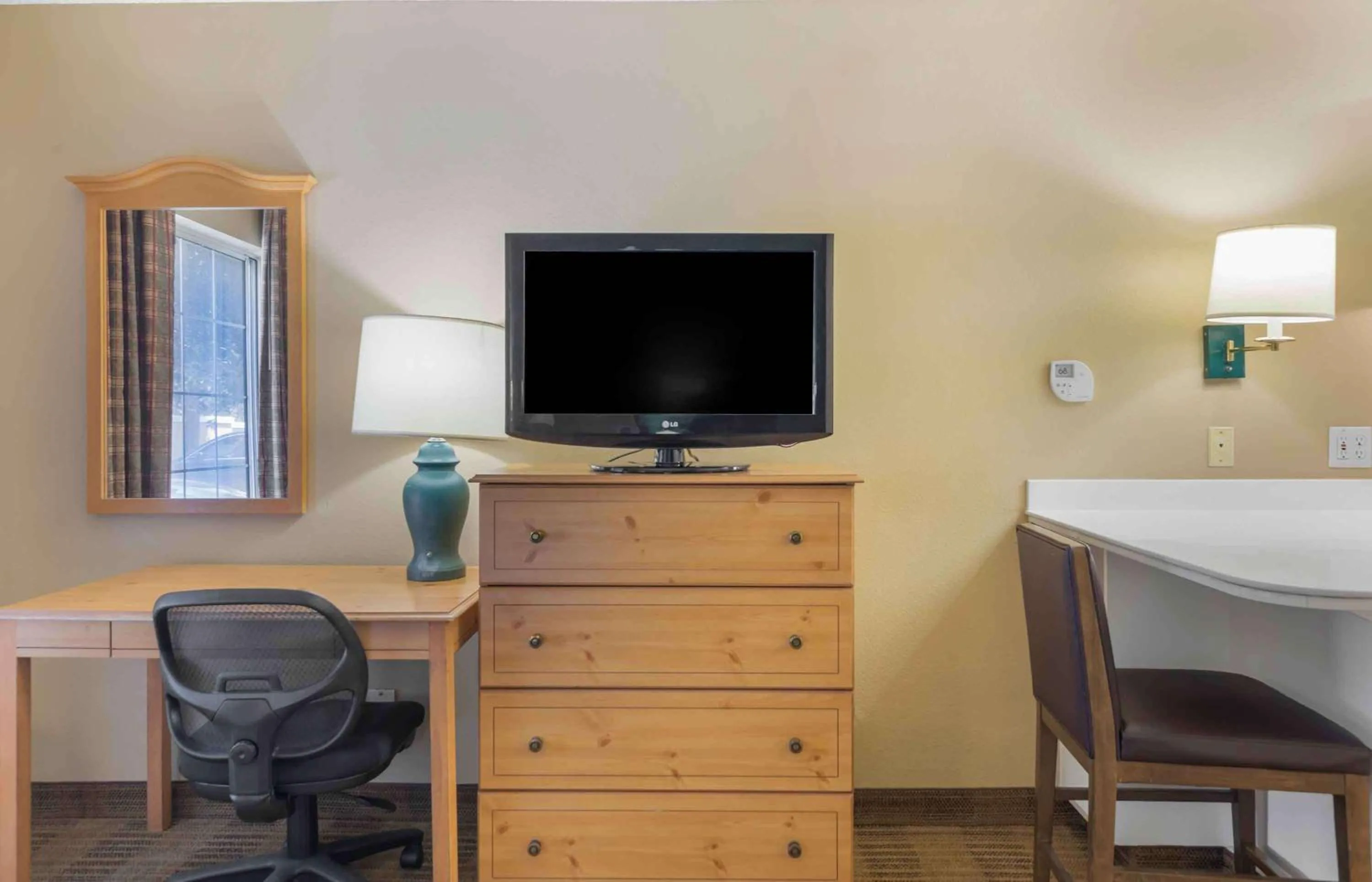 Bedroom in Hawthorn Extended Stay by Wyndham DFW Airport North