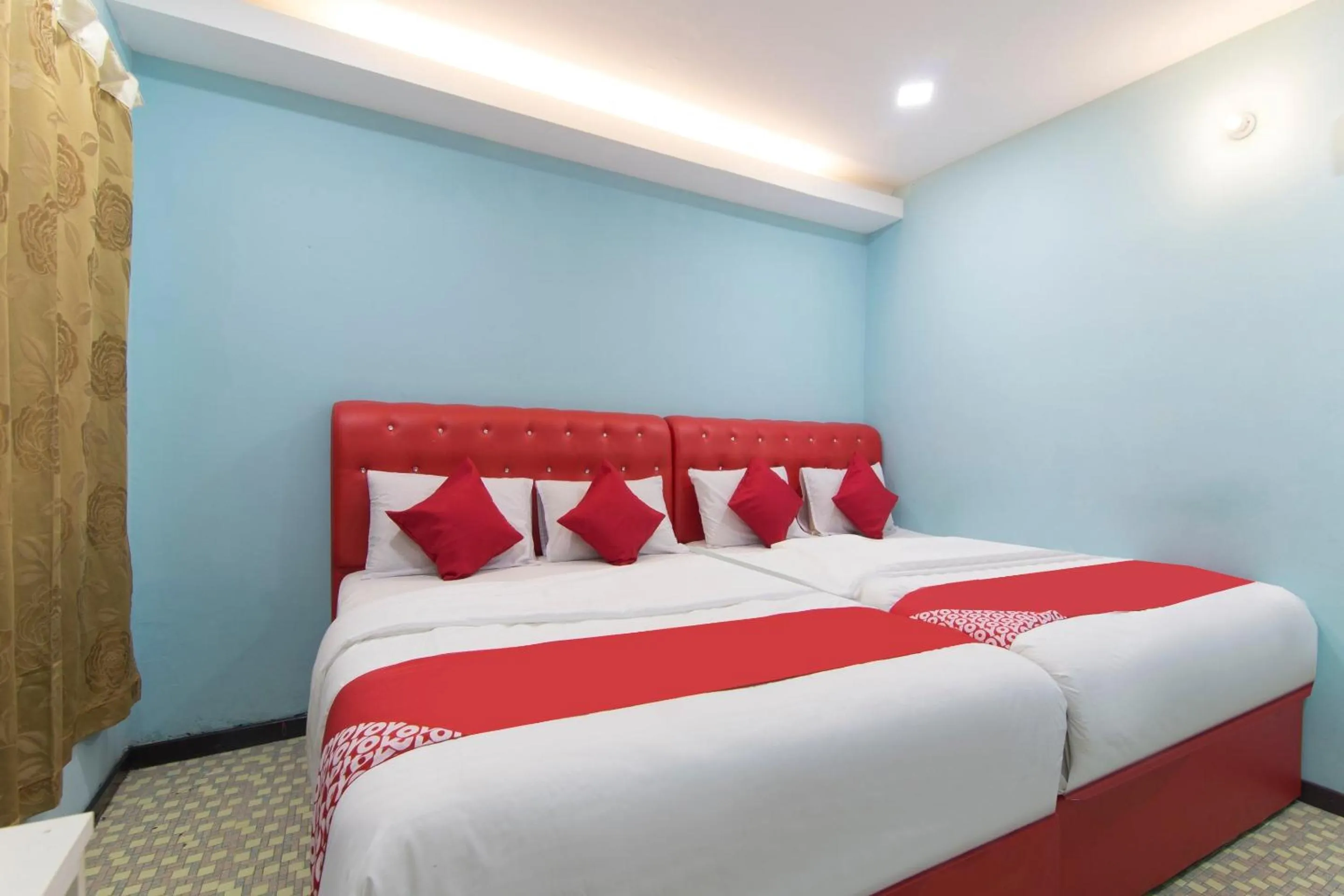 Bedroom in OYO 1136 Pd Star Hotel