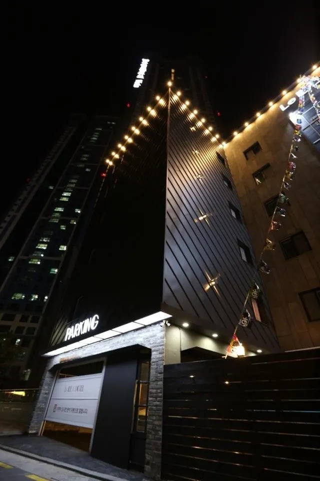 Property Building in Hotel Idea Gupo