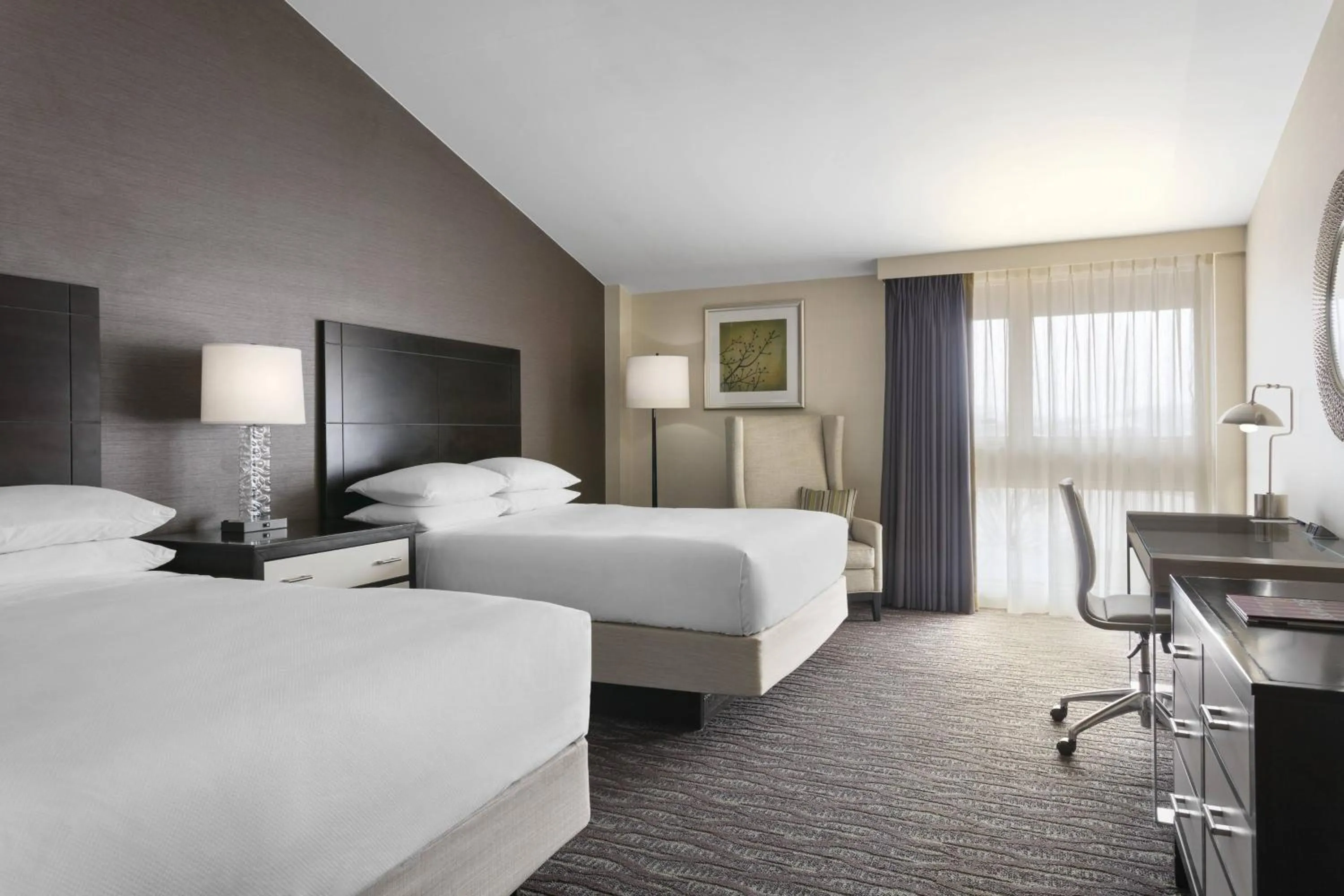 Photo of the whole room, Bed in Delta Hotels by Marriott Baltimore North