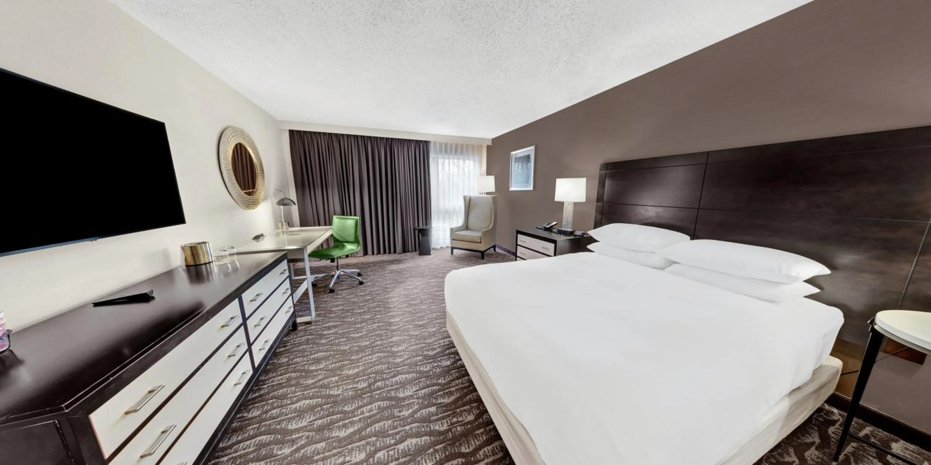 Bed in Delta Hotels by Marriott Baltimore North