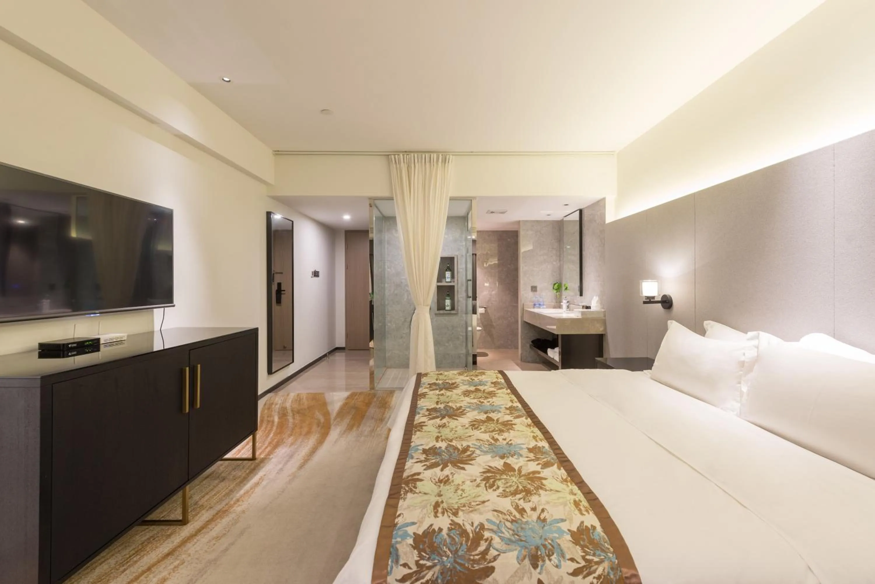 Photo of the whole room, Bed in Dashen Hotel Shunde Lecong