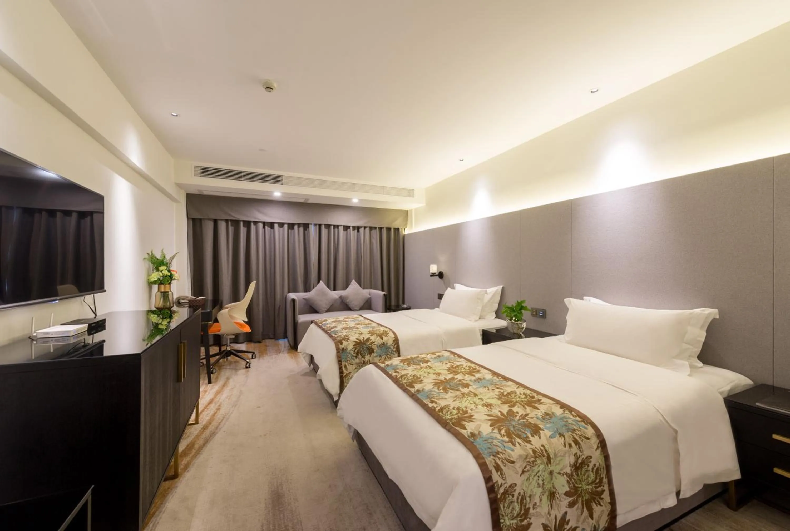 Photo of the whole room, Bed in Dashen Hotel Shunde Lecong