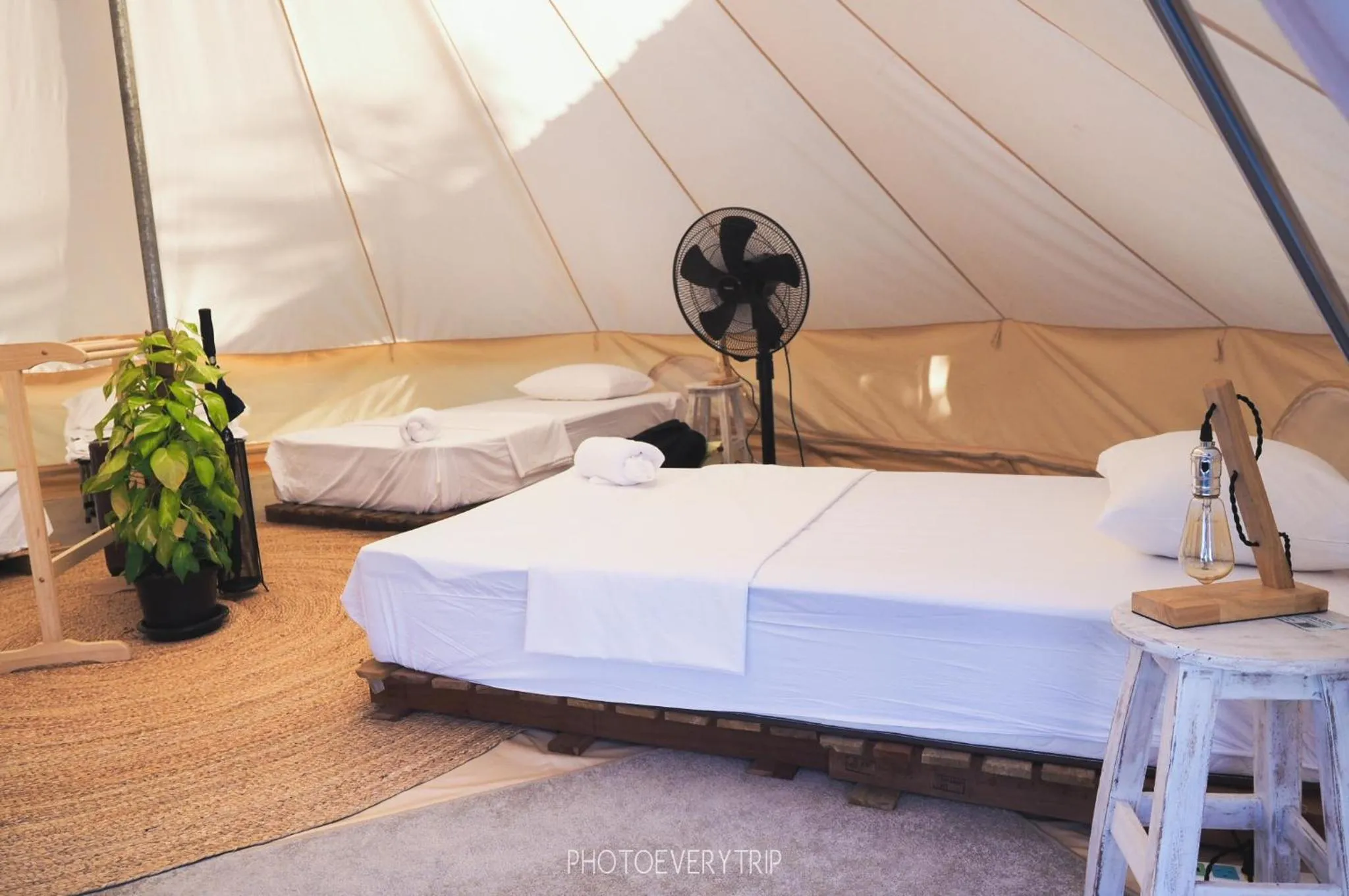 Photo of the whole room, Bed in Roost Glamping - SHA Certified