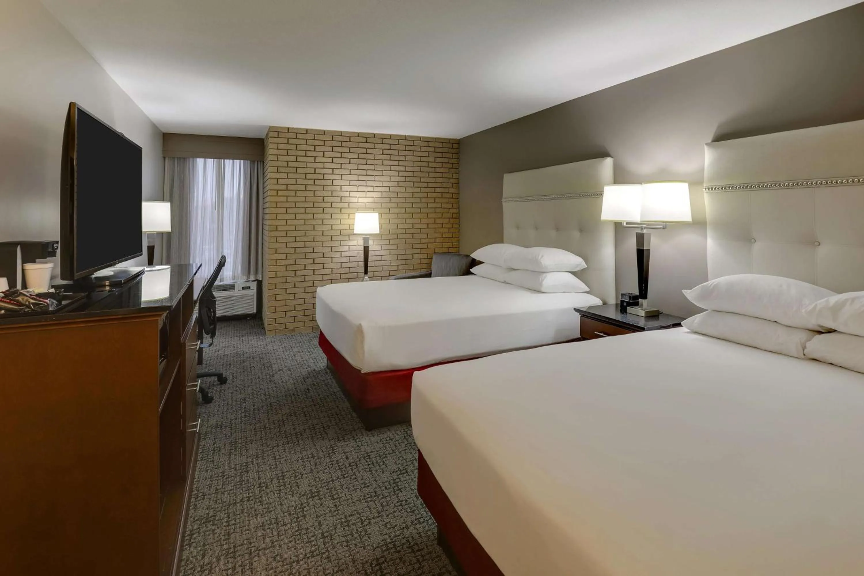 Bedroom, Bed in Drury Inn & Suites Columbus Dublin