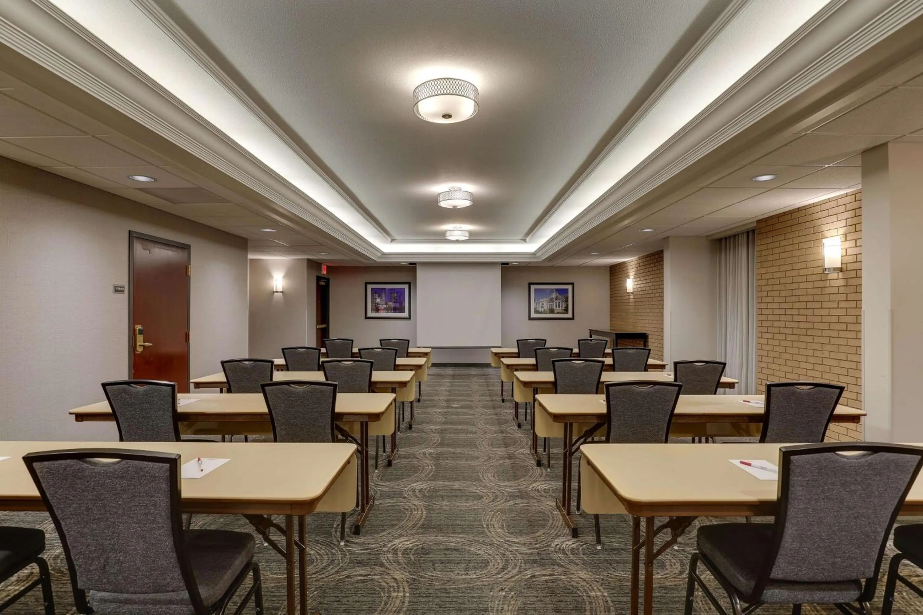 Bedroom in Drury Inn & Suites Columbus Dublin